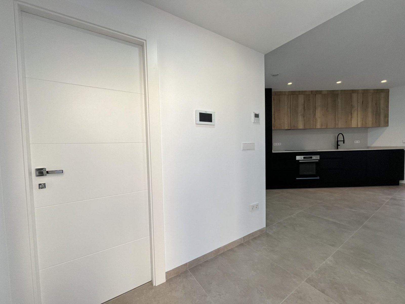  In der charmanten Ortschaft San Pedro del Pinatar gelegen, bietet dieses exklusive freistehende Chalet eine einzigartige Gelegenheit, das Leben an de