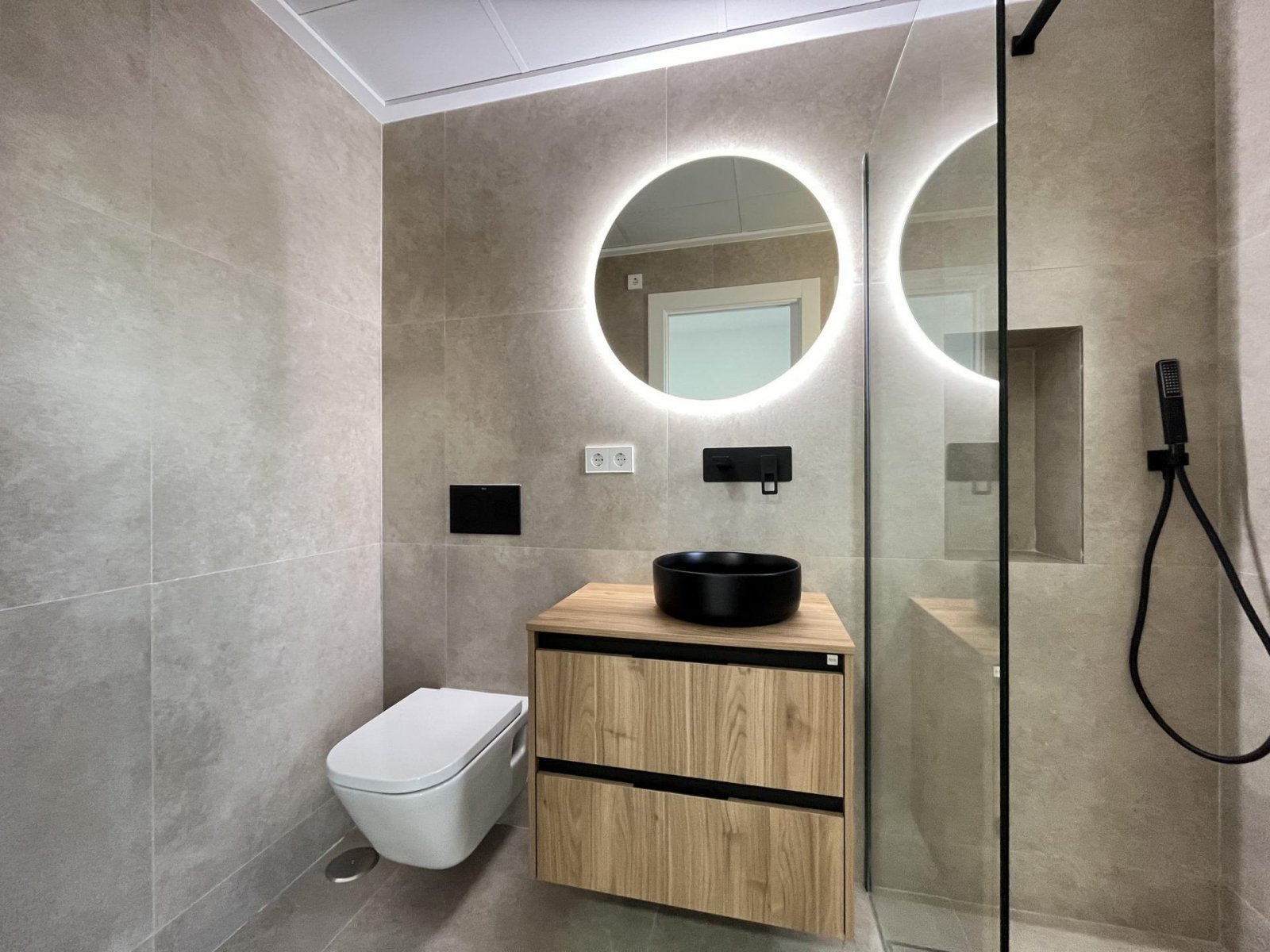  In der charmanten Ortschaft San Pedro del Pinatar gelegen, bietet dieses exklusive freistehende Chalet eine einzigartige Gelegenheit, das Leben an de