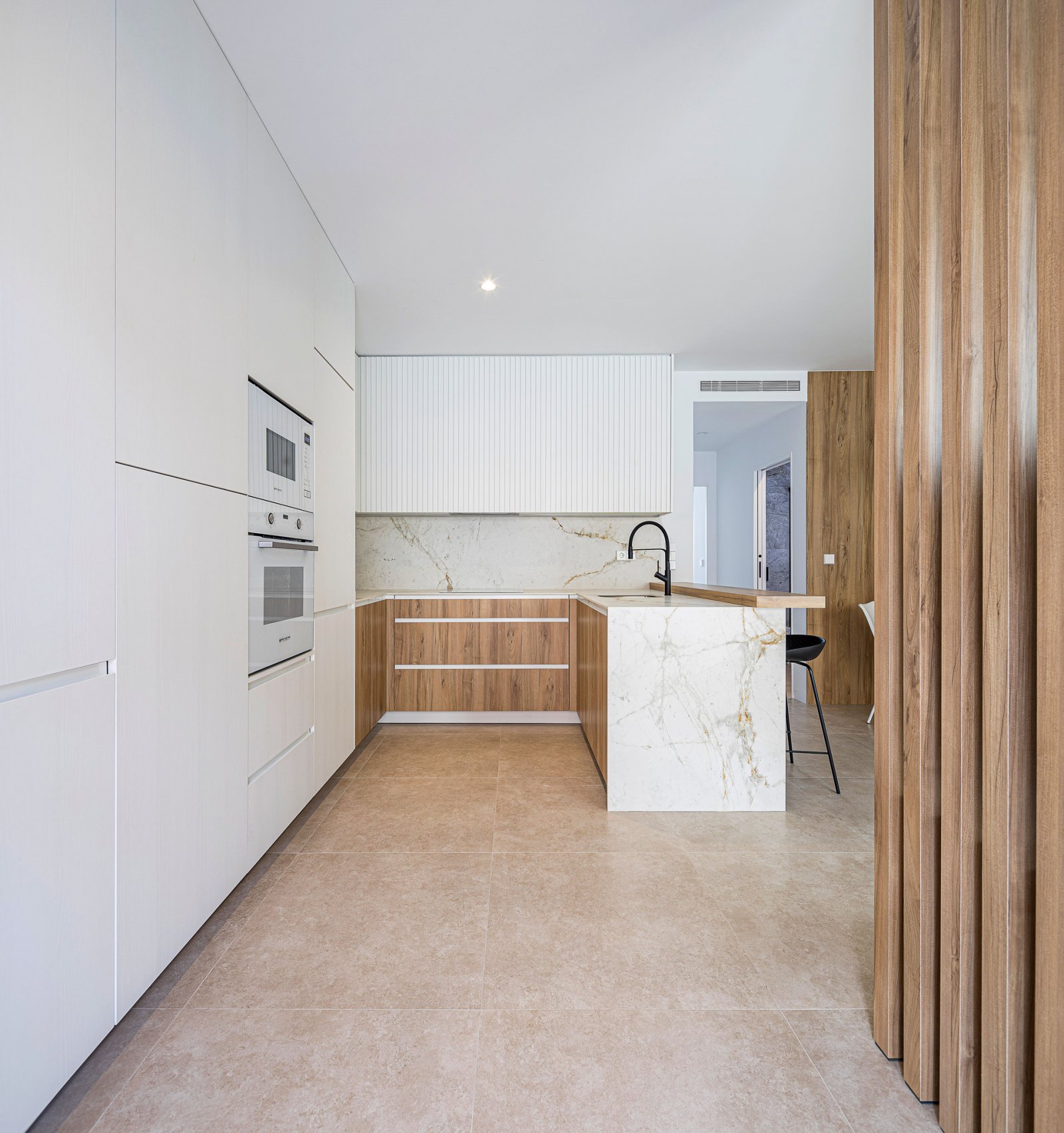  In der charmanten Stadt San Pedro del Pinatar gelegen, bietet diese Wohnanlage ein einzigartiges Wohnerlebnis mit Meerblick. Die Nähe zur Küste, nur 