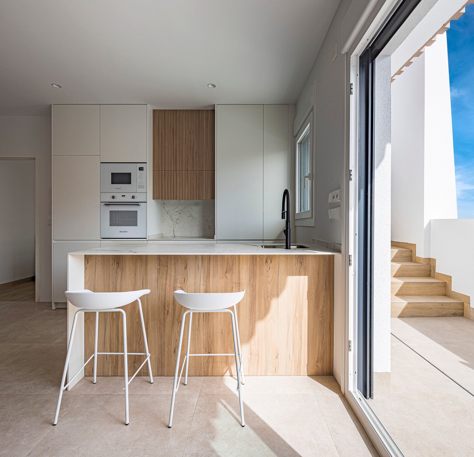  In der charmanten Stadt San Pedro del Pinatar gelegen, bietet diese Wohnanlage ein einzigartiges Wohnerlebnis mit Meerblick. Die Nähe zur Küste, nur 