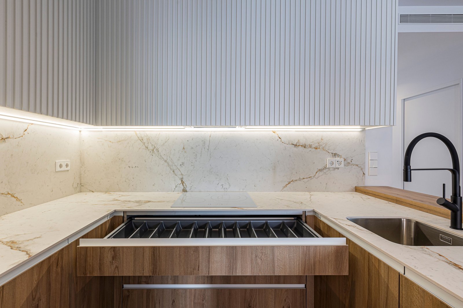  In der charmanten Stadt San Pedro del Pinatar gelegen, bietet diese Wohnanlage ein einzigartiges Wohnerlebnis mit Meerblick. Die Nähe zur Küste, nur 