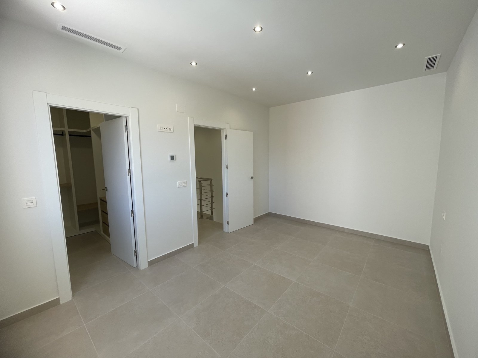  In der ruhigen Ortschaft Heredades gelegen, bietet dieses freistehende Chalet eine ideale Umgebung für diejenigen, die ein geräumiges und komfortable