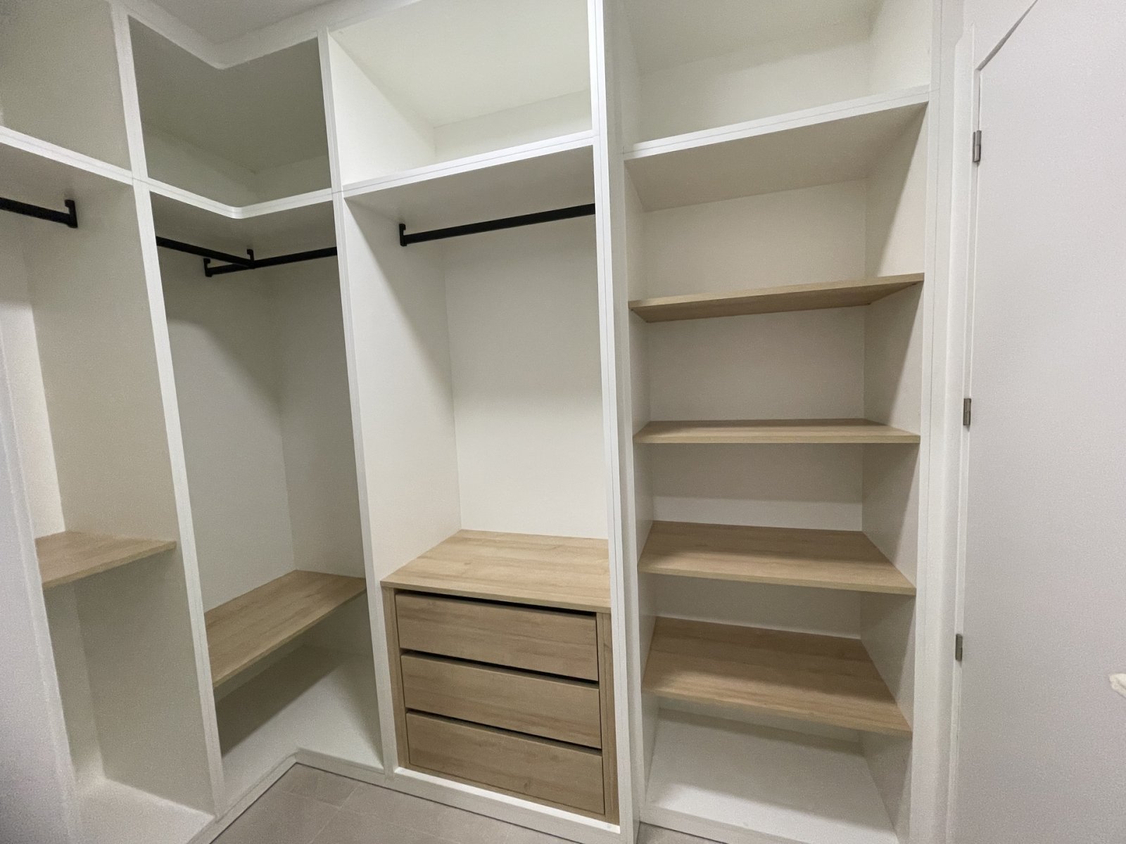  In der ruhigen Ortschaft Heredades gelegen, bietet dieses freistehende Chalet eine ideale Umgebung für diejenigen, die ein geräumiges und komfortable