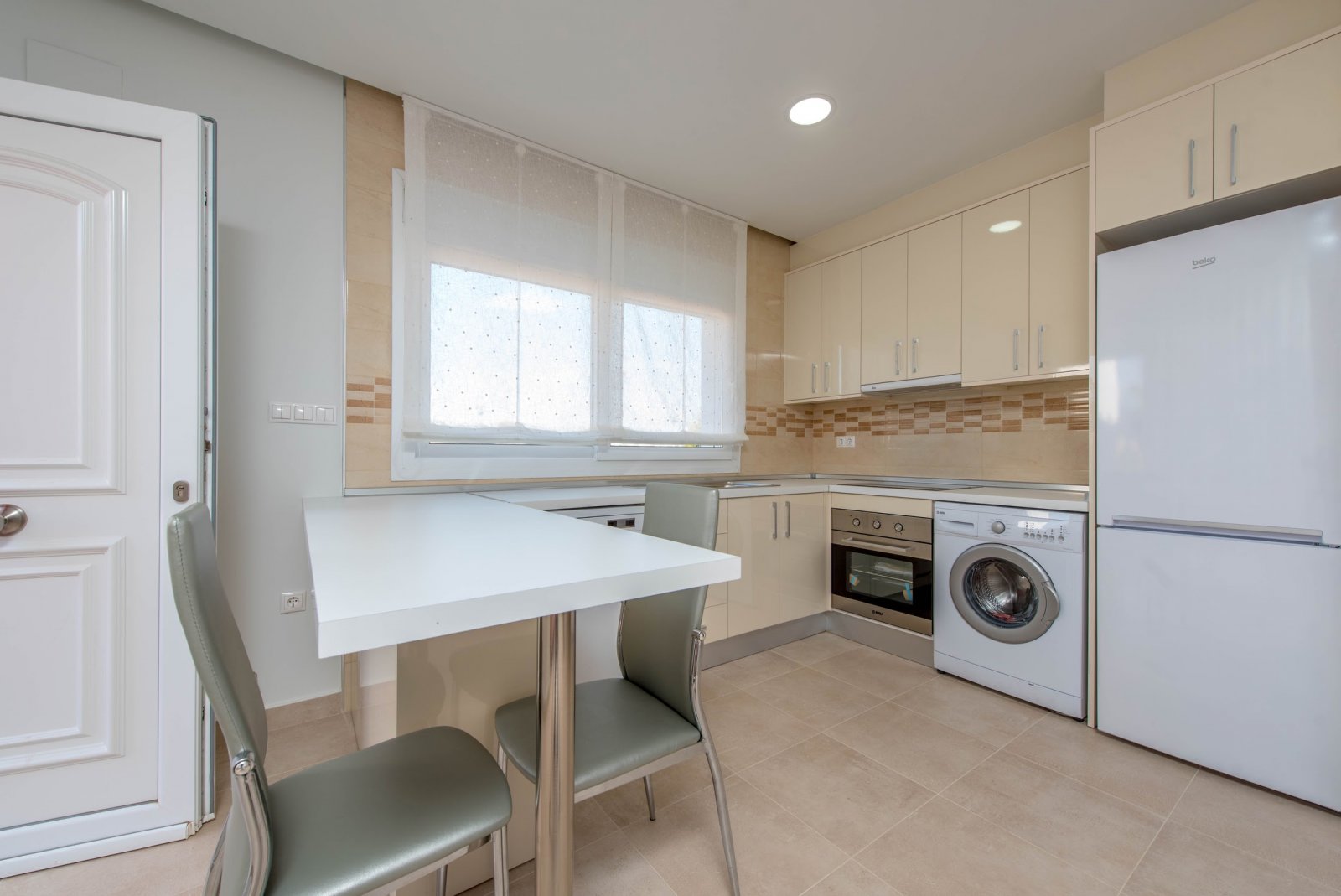  Im charmanten Ort Los Alcázares gelegen, bietet diese exklusive Wohnanlage 13 sorgfältig gestaltete Häuser, die den Bedürfnissen derjenigen gerecht w