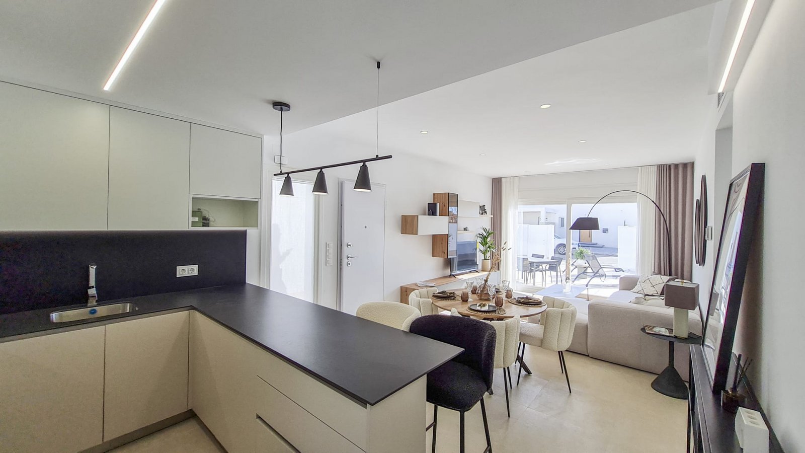  In der ruhigen Ortschaft Las Esperanzas gelegen, bietet dieses exklusive Ensemble von 8 freistehenden Chalets eine einzigartige Gelegenheit für dieje