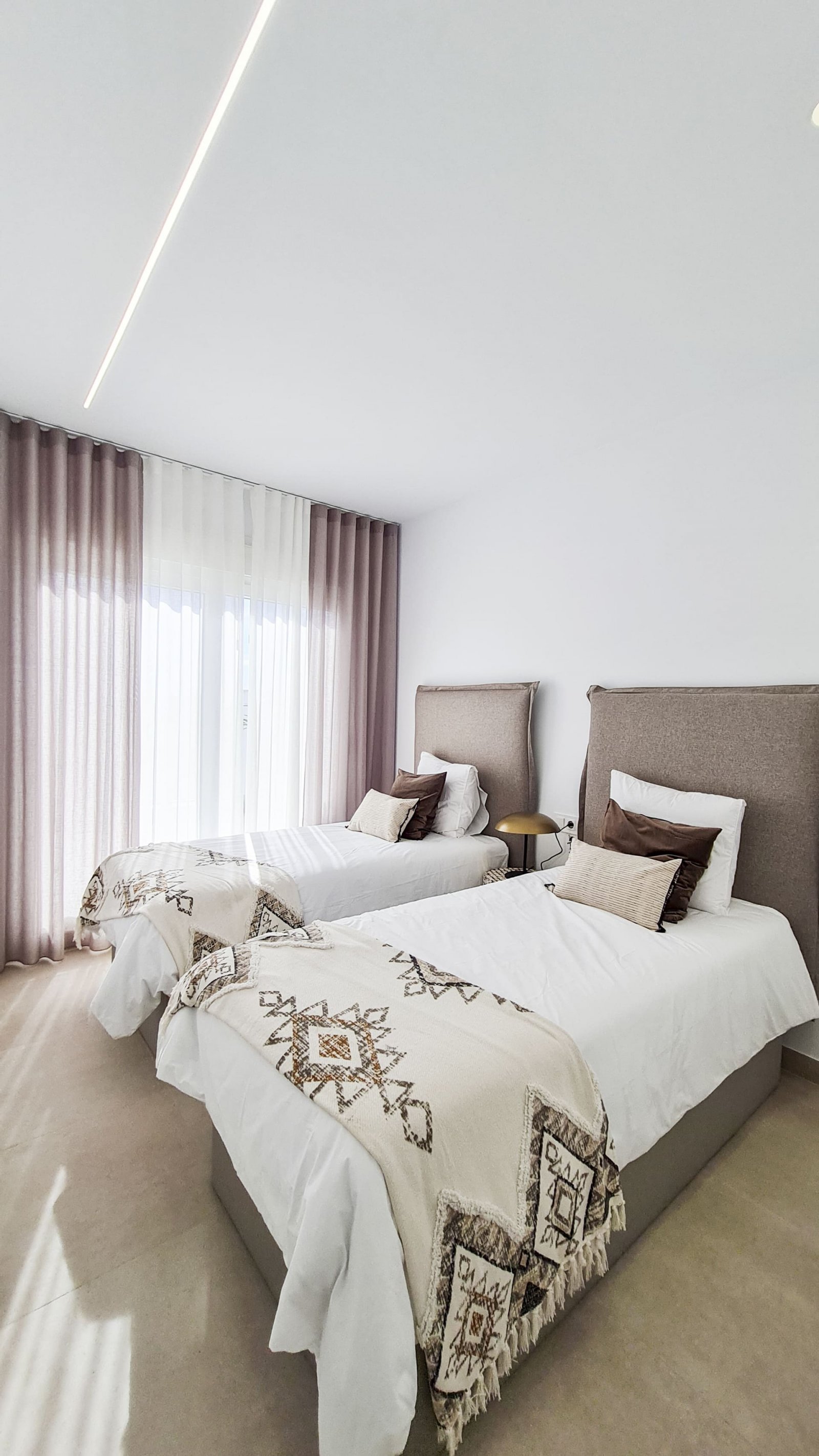  In der ruhigen Ortschaft Las Esperanzas gelegen, bietet dieses exklusive Ensemble von 8 freistehenden Chalets eine einzigartige Gelegenheit für dieje