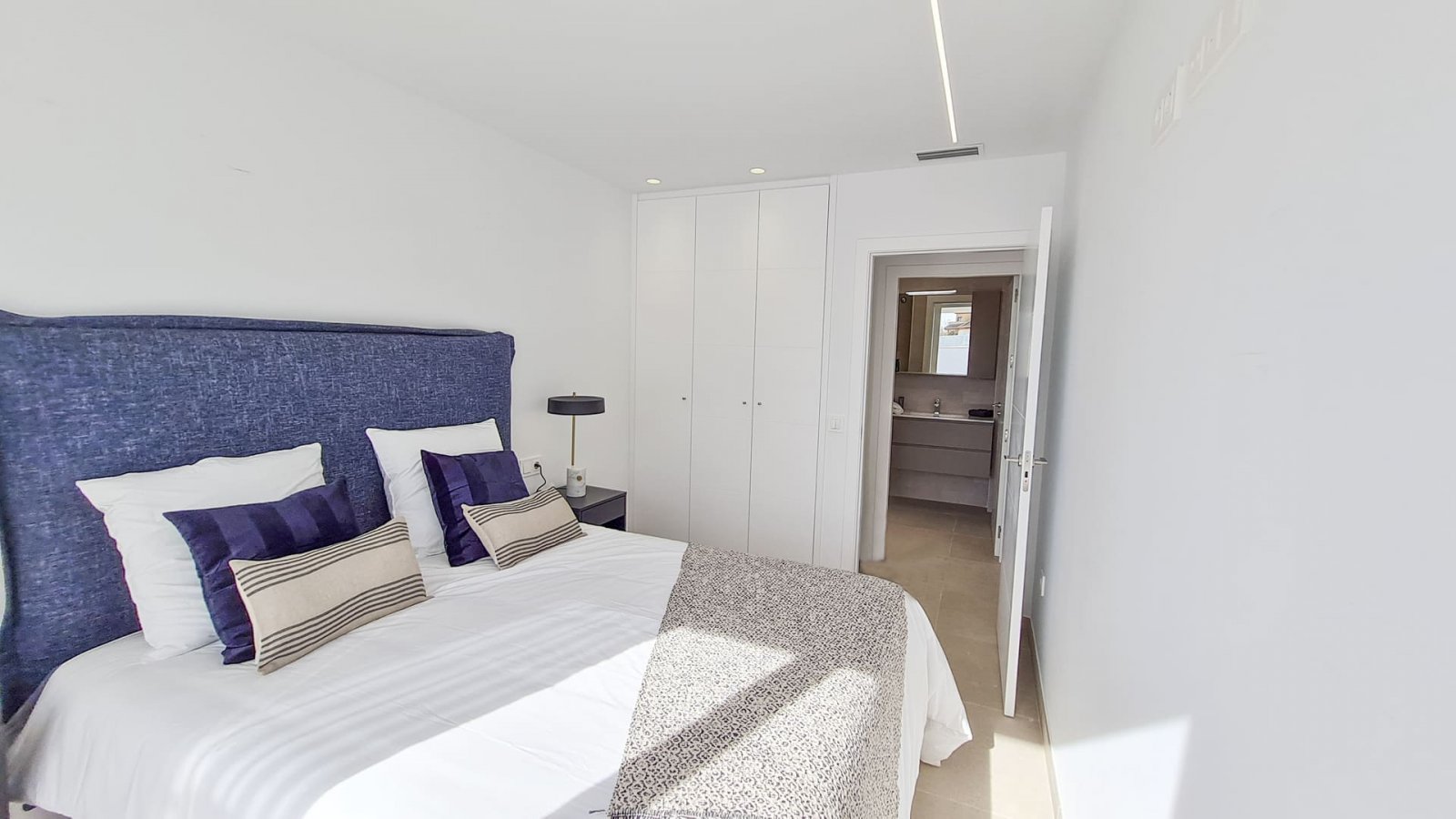  In der ruhigen Ortschaft Las Esperanzas gelegen, bietet dieses exklusive Ensemble von 8 freistehenden Chalets eine einzigartige Gelegenheit für dieje