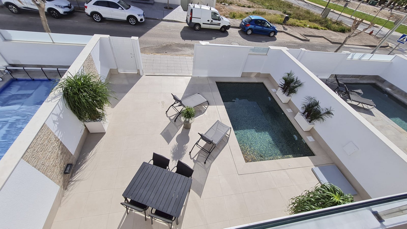  In der ruhigen Ortschaft Las Esperanzas gelegen, bietet dieses exklusive Ensemble von 8 freistehenden Chalets eine einzigartige Gelegenheit für dieje