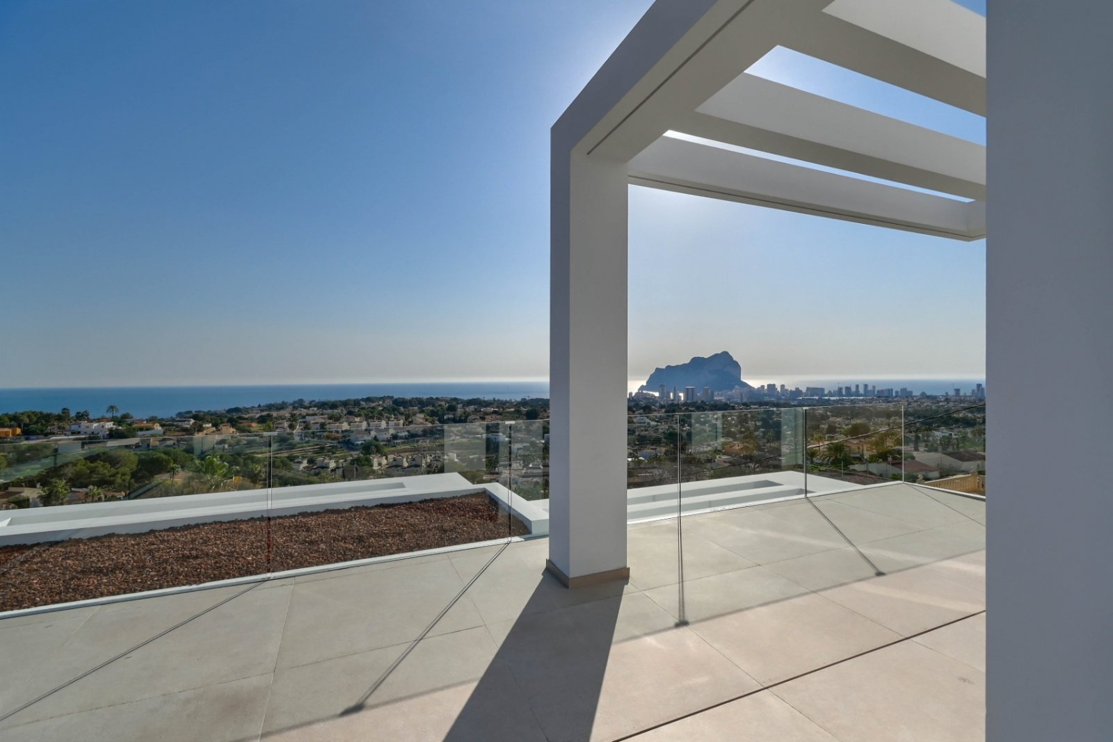  Diese exklusive Villa befindet sich in der wunderschönen Stadt Calpe und bietet ein unvergleichliches Wohnerlebnis. Mit Meerblick liegt diese Immobil
