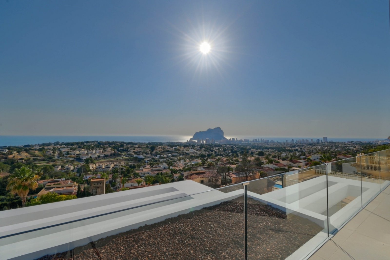  Diese exklusive Villa befindet sich in der wunderschönen Stadt Calpe und bietet ein unvergleichliches Wohnerlebnis. Mit Meerblick liegt diese Immobil