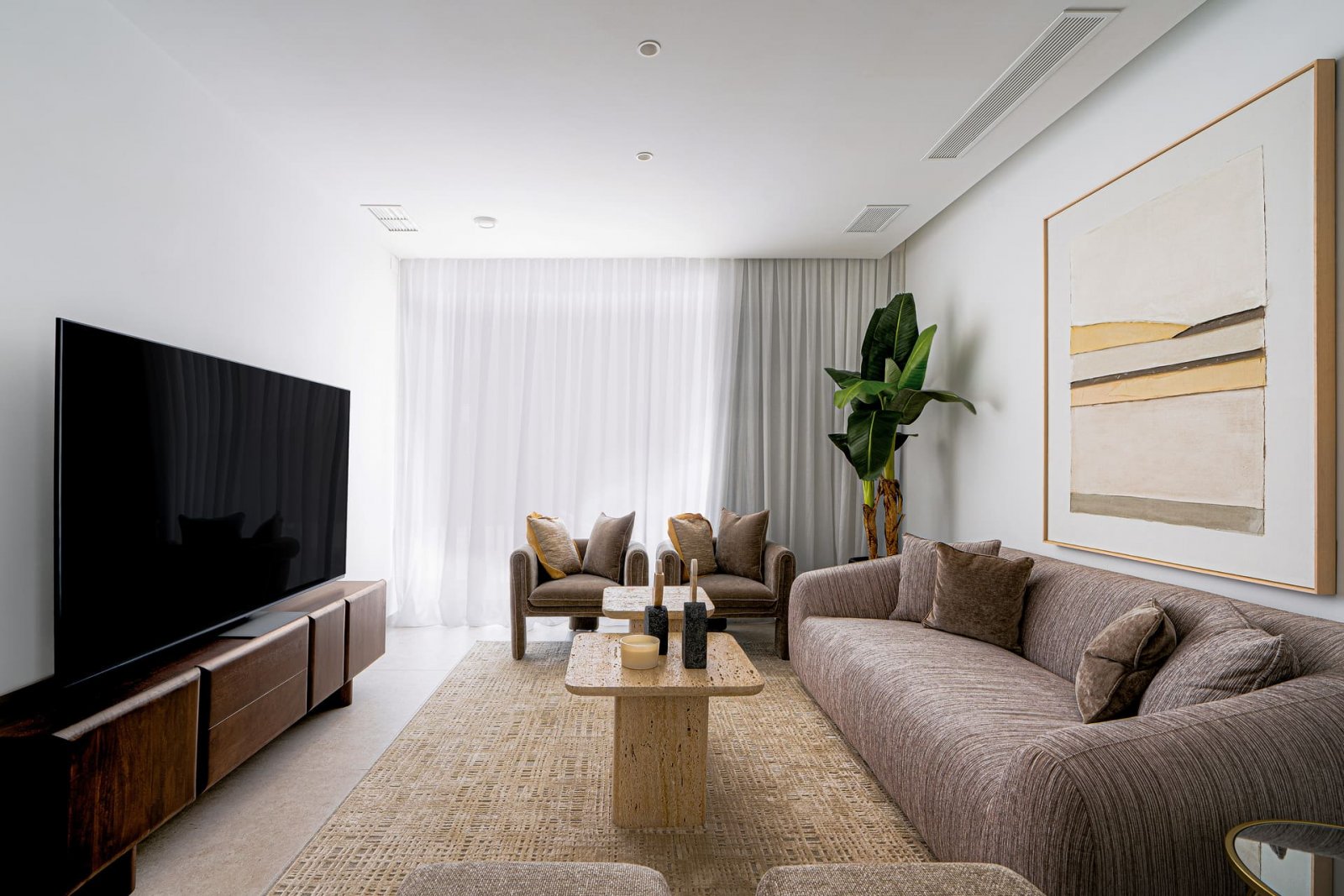  In der charmanten Ortschaft La Nucia gelegen, bieten diese exklusiven Villen einen anspruchsvollen und modernen Lebensstil. Mit insgesamt 8 verfügbar