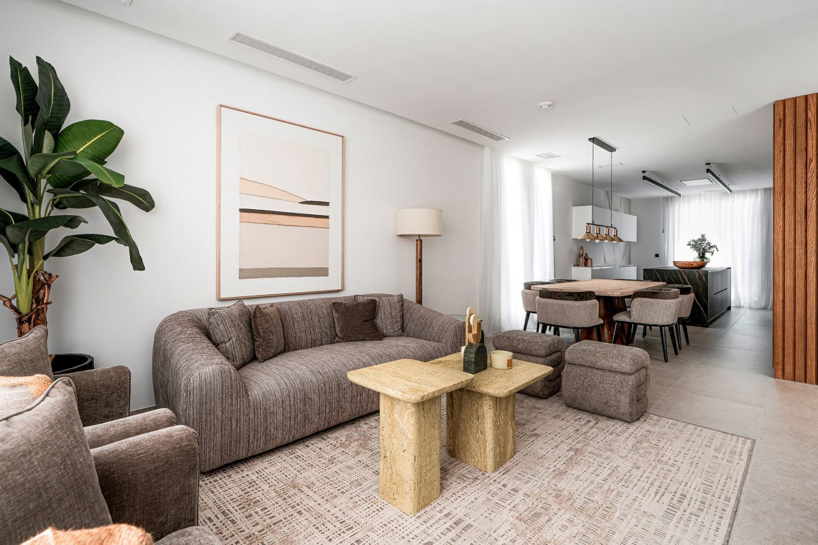  In der charmanten Ortschaft La Nucia gelegen, bieten diese exklusiven Villen einen anspruchsvollen und modernen Lebensstil. Mit insgesamt 8 verfügbar