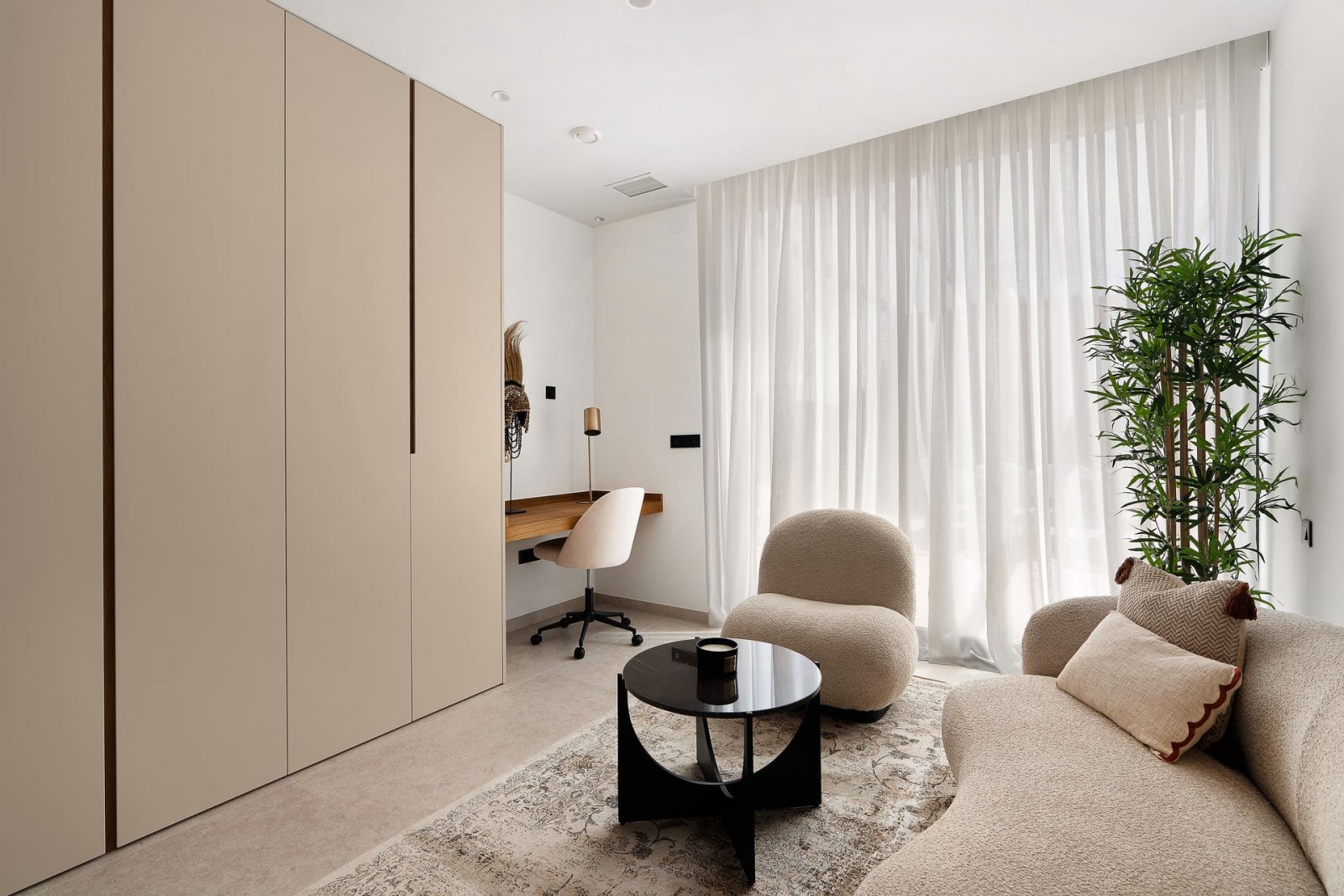  In der charmanten Ortschaft La Nucia gelegen, bieten diese exklusiven Villen einen anspruchsvollen und modernen Lebensstil. Mit insgesamt 8 verfügbar