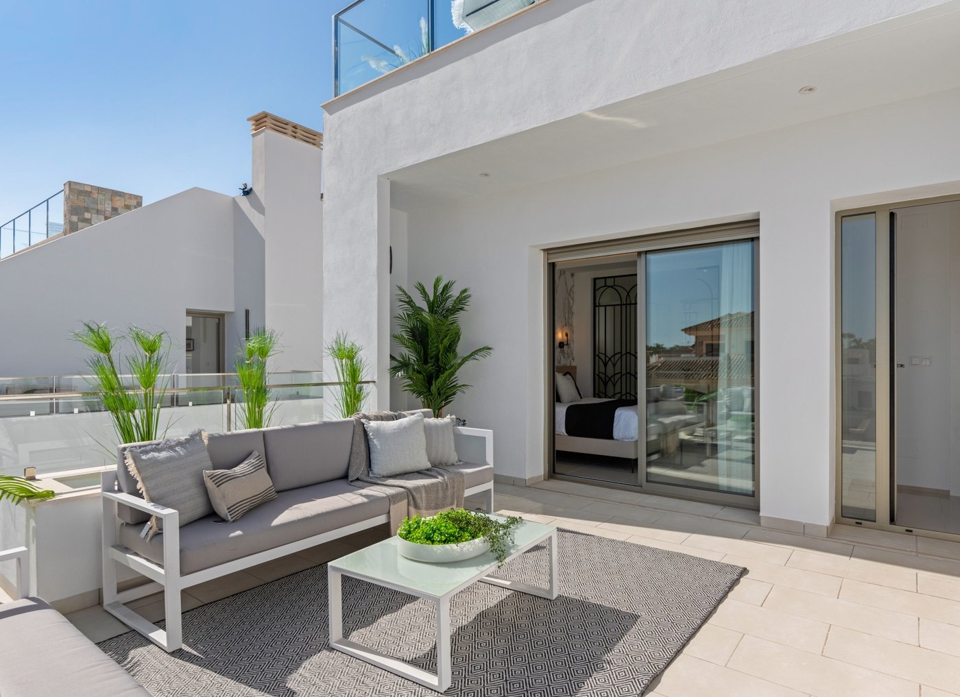  In der charmanten Ortschaft Los Alcázares gelegen, bieten diese freistehenden Chalets eine einzigartige Gelegenheit, eine privilegierte Umgebung zu g