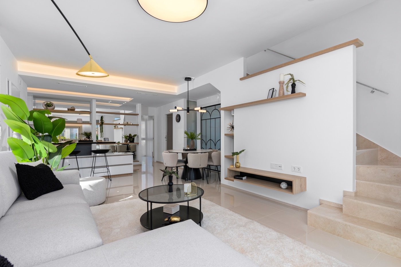  In der charmanten Ortschaft Los Alcázares gelegen, bieten diese freistehenden Chalets eine einzigartige Gelegenheit, eine privilegierte Umgebung zu g