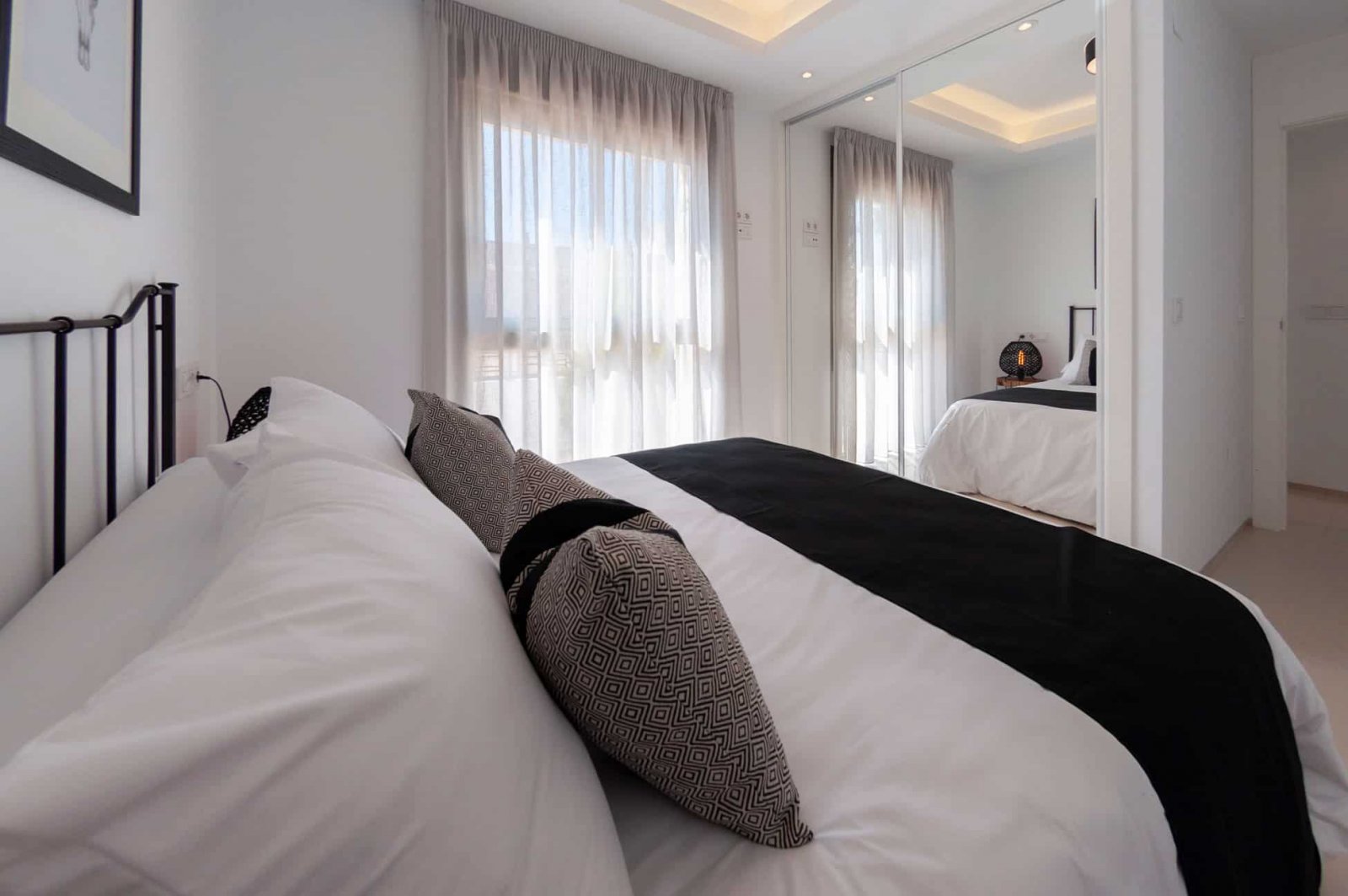  In der charmanten Ortschaft Los Alcázares gelegen, bieten diese freistehenden Chalets eine einzigartige Gelegenheit, eine privilegierte Umgebung zu g