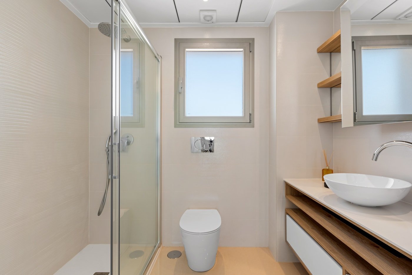  In der charmanten Ortschaft Los Alcázares gelegen, bieten diese freistehenden Chalets eine einzigartige Gelegenheit, eine privilegierte Umgebung zu g