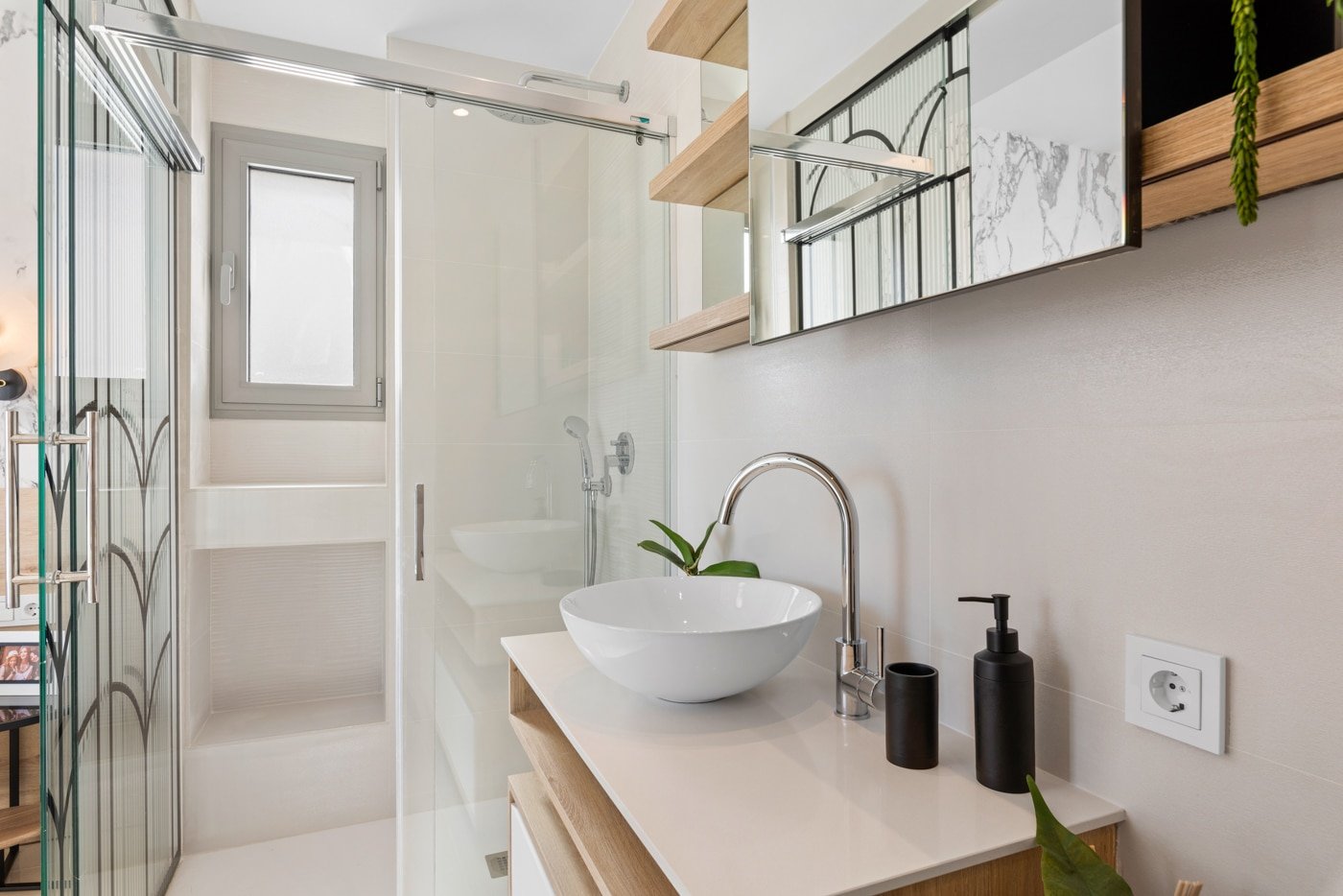  In der charmanten Ortschaft Los Alcázares gelegen, bieten diese freistehenden Chalets eine einzigartige Gelegenheit, eine privilegierte Umgebung zu g