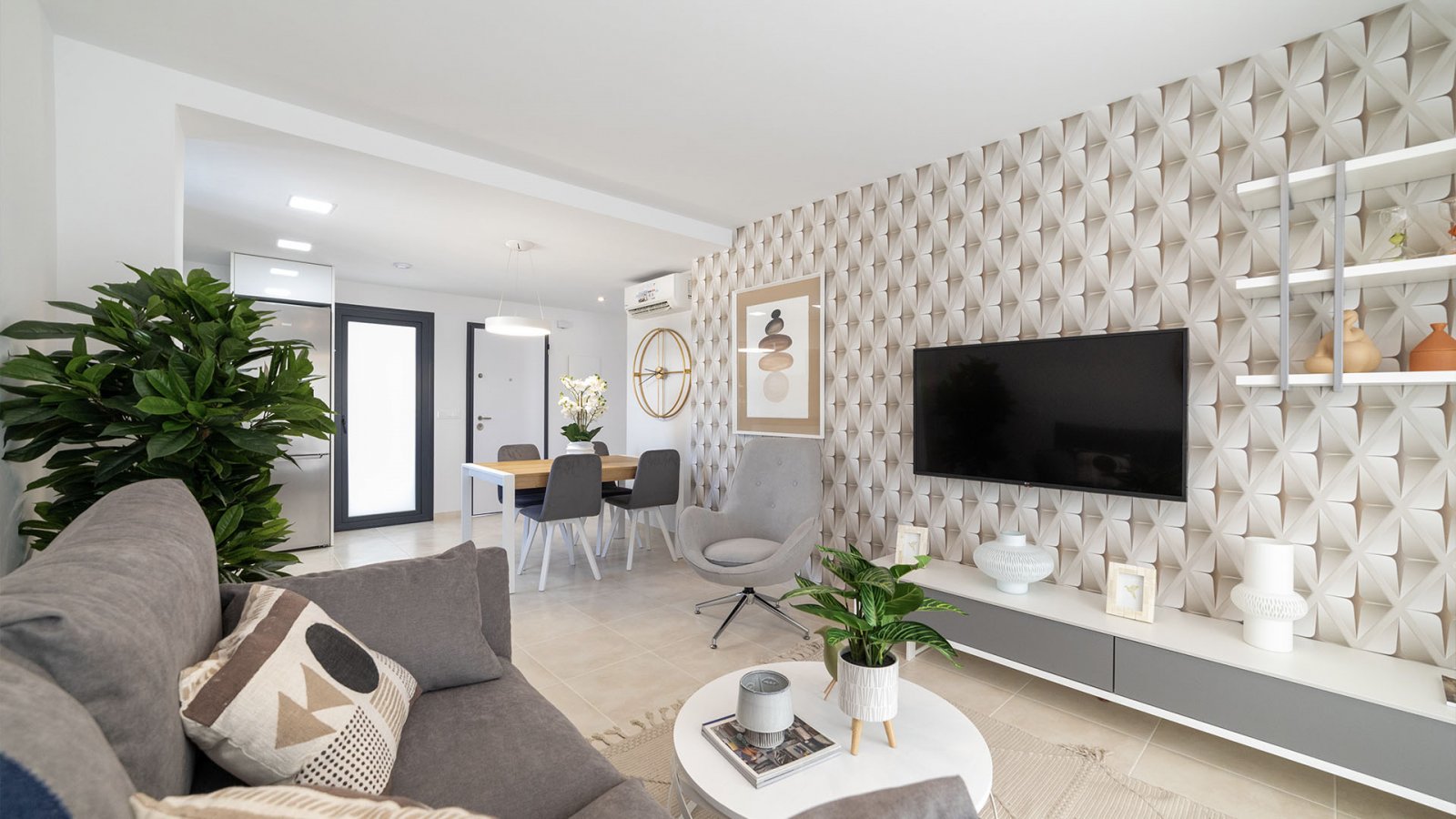  Genießen Sie die Ruhe und den Komfort des Wohnens in einer privaten Urbanisation mit Gemeinschaftspool und Gärten, umgeben von Natur und nur 10 Minut