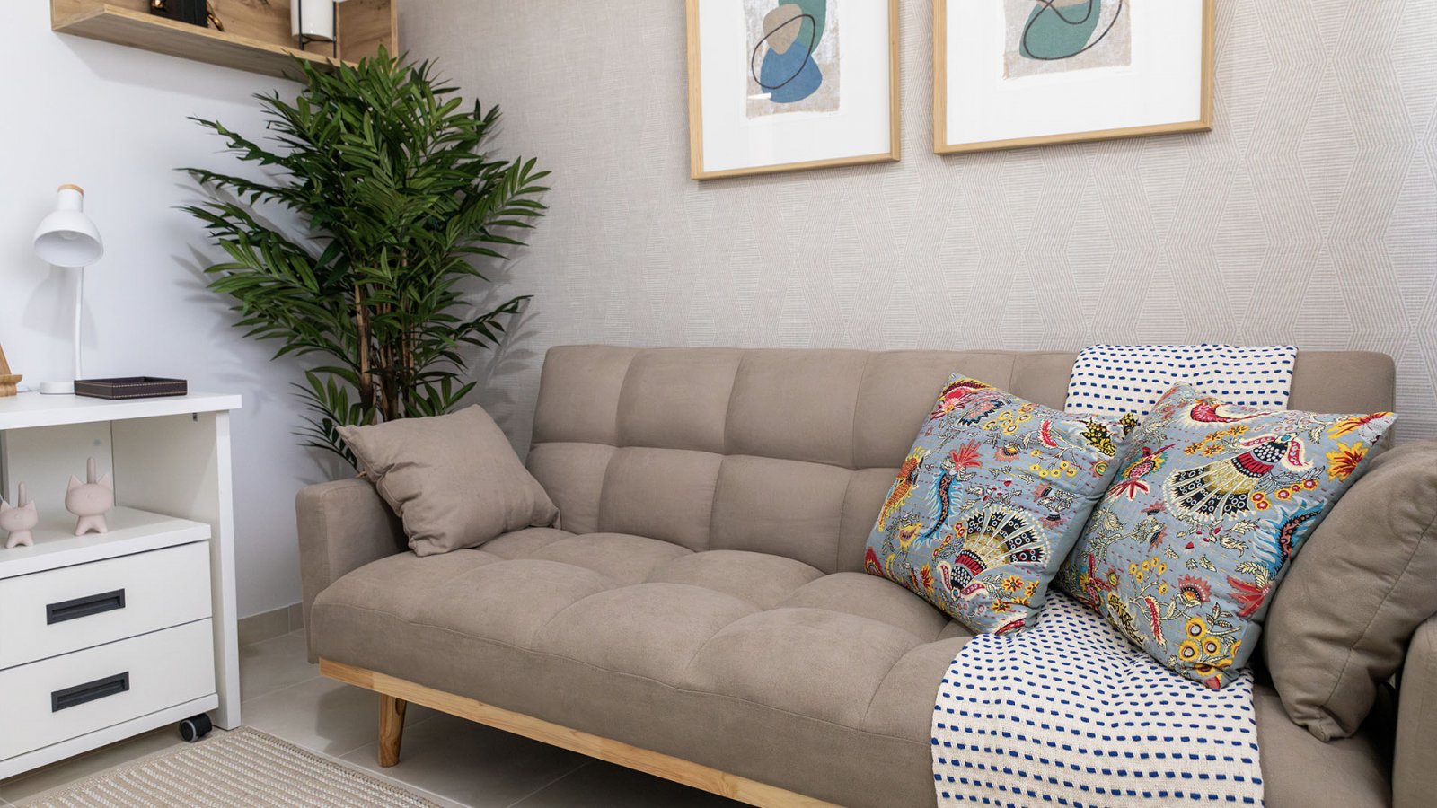  Genießen Sie die Ruhe und den Komfort des Wohnens in einer privaten Urbanisation mit Gemeinschaftspool und Gärten, umgeben von Natur und nur 10 Minut