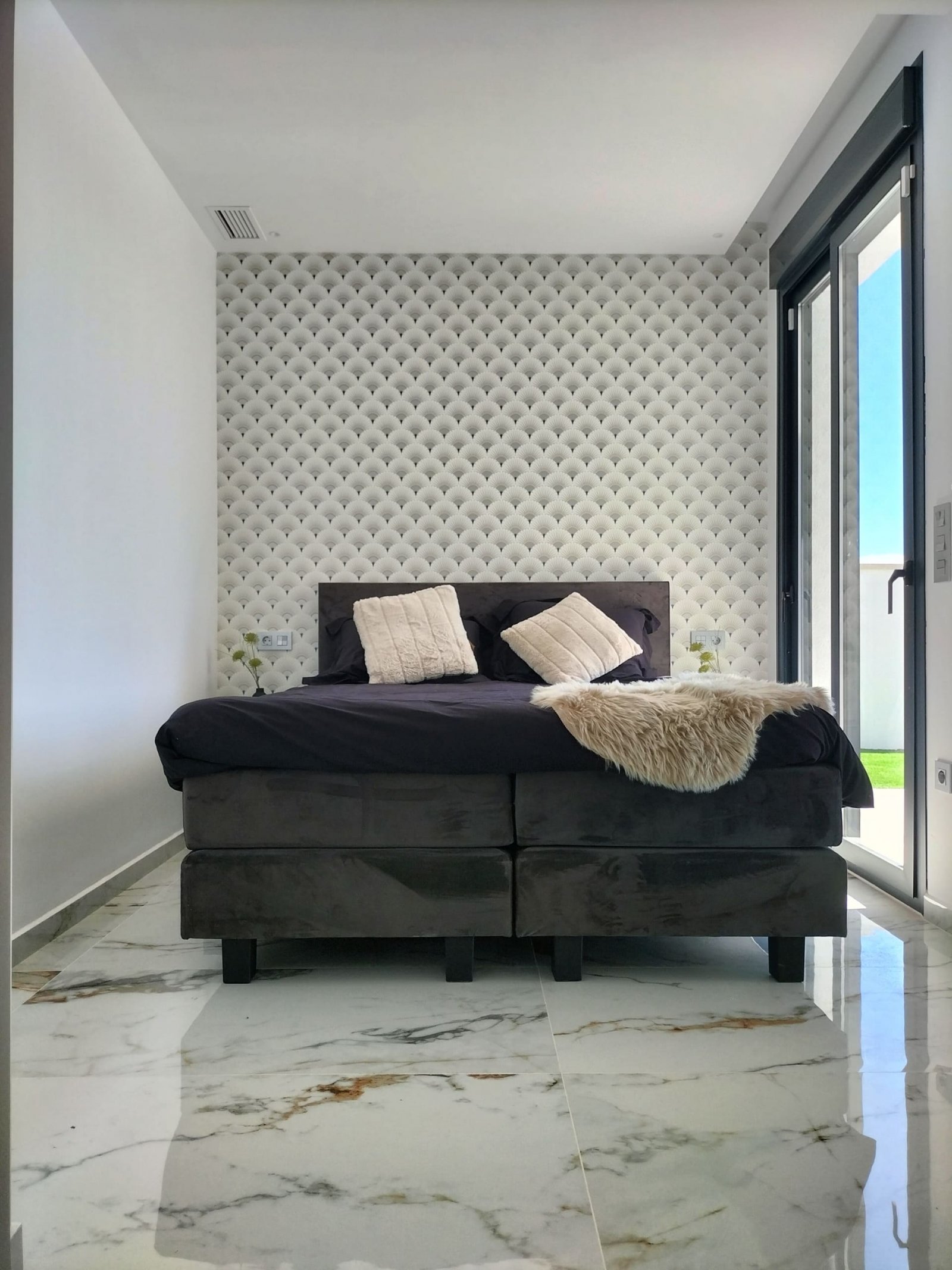 Gelegen in der charmanten Gemeinde Pilar de la Horadada bietet dieses exklusive Ensemble von 11 freistehenden Häusern eine ideale Umgebung für diejen