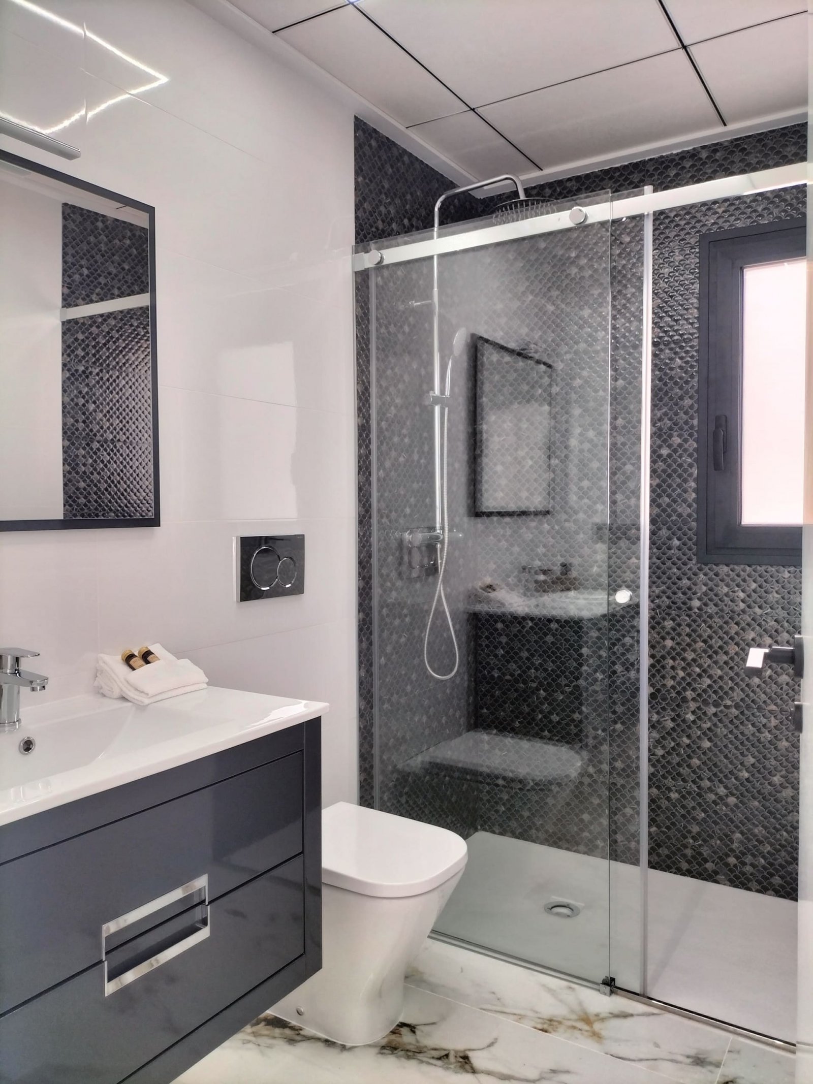 Gelegen in der charmanten Gemeinde Pilar de la Horadada bietet dieses exklusive Ensemble von 11 freistehenden Häusern eine ideale Umgebung für diejen