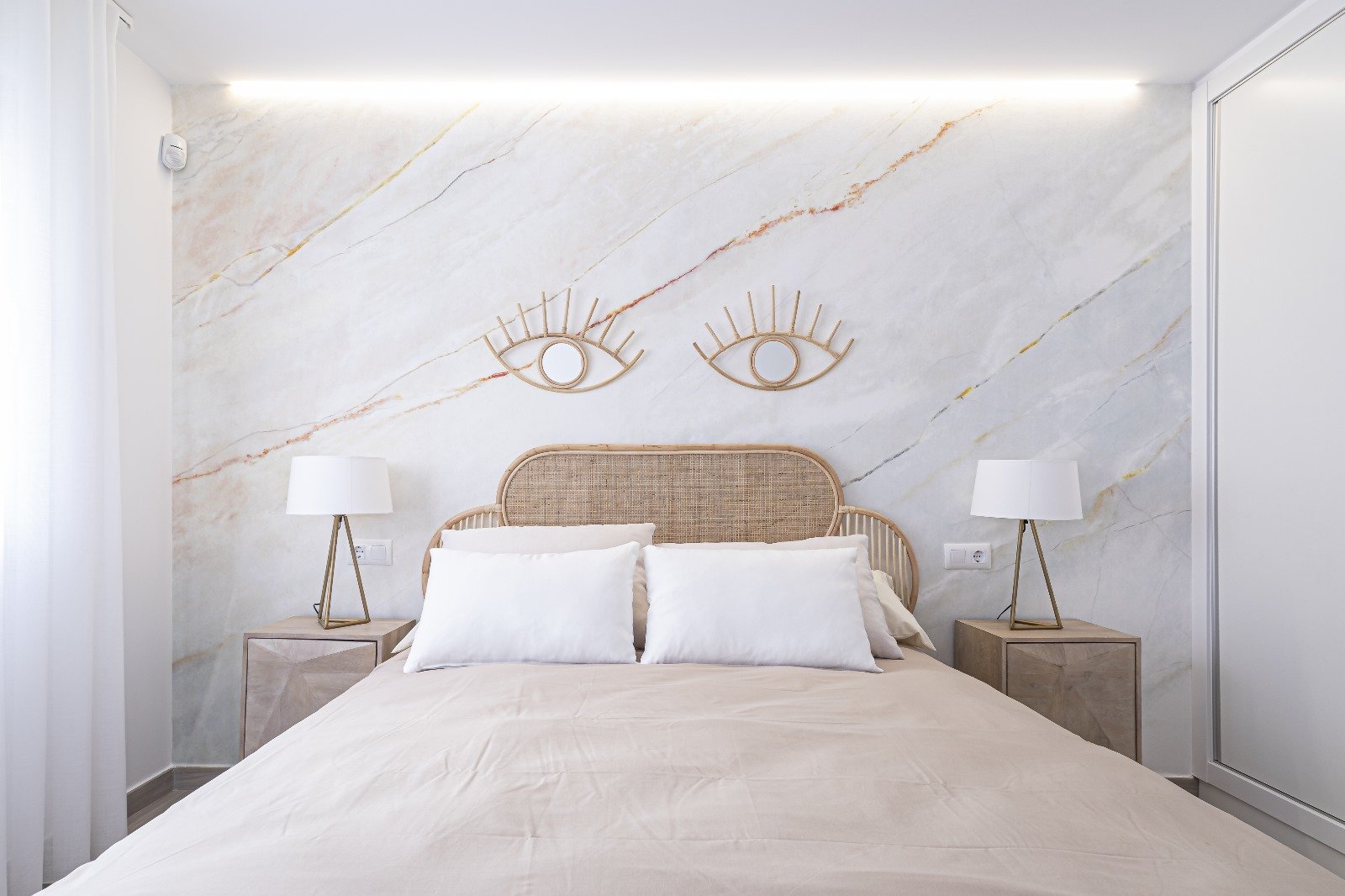 In der exklusiven Gegend von La Manga del Mar Menor gelegen, bietet diese Wohnanlage eine einzigartige Gelegenheit, das Leben am Meer zu genießen. Mi