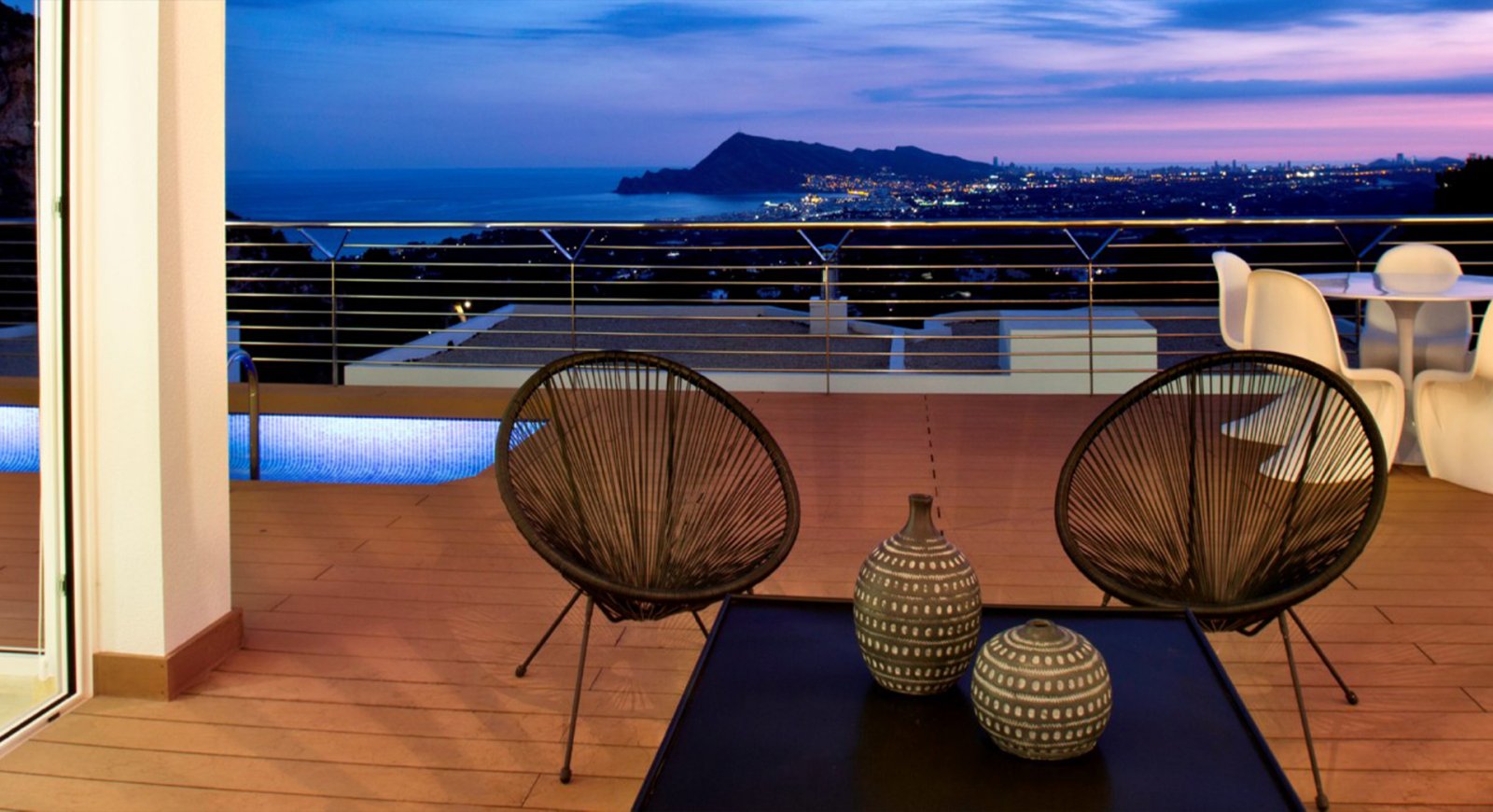  Diese Immobilien befinden sich in der exklusiven Ortschaft Altea und bieten ein einzigartiges Wohnerlebnis mit beeindruckendem Meerblick. Die Anlage 