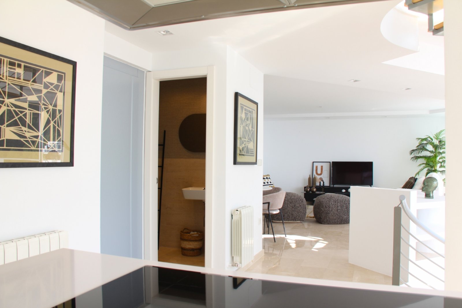  Diese Immobilien befinden sich in der exklusiven Ortschaft Altea und bieten ein einzigartiges Wohnerlebnis mit beeindruckendem Meerblick. Die Anlage 