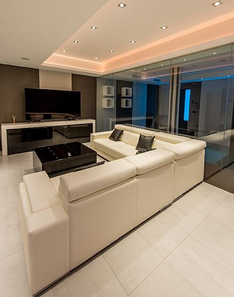  Diese exklusive Villa befindet sich in der malerischen Stadt Calpe und bietet ein unvergleichliches Wohnerlebnis. Entworfen für diejenigen, die ein Z