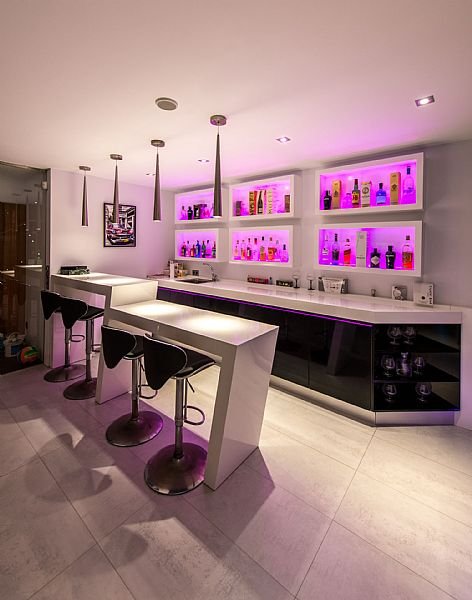  Diese exklusive Villa befindet sich in der malerischen Stadt Calpe und bietet ein unvergleichliches Wohnerlebnis. Entworfen für diejenigen, die ein Z