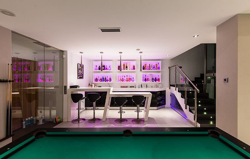  Diese exklusive Villa befindet sich in der malerischen Stadt Calpe und bietet ein unvergleichliches Wohnerlebnis. Entworfen für diejenigen, die ein Z