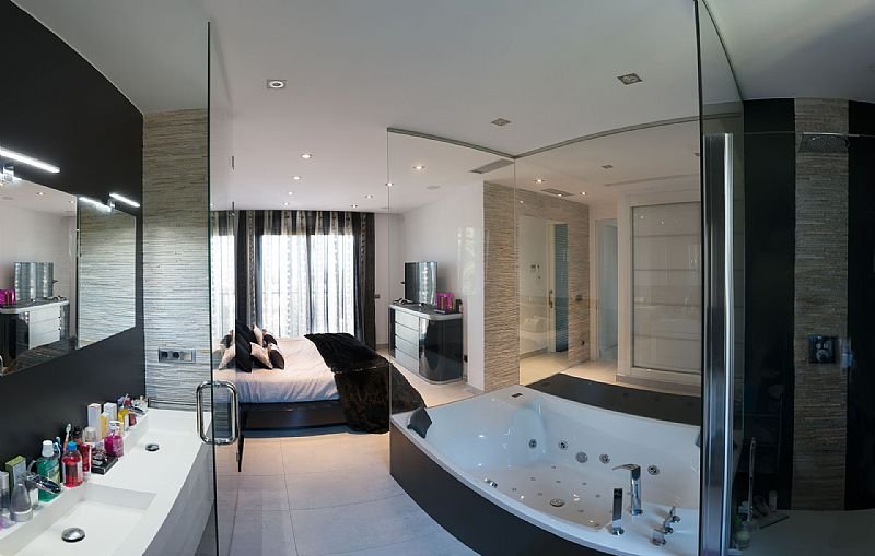  Diese exklusive Villa befindet sich in der malerischen Stadt Calpe und bietet ein unvergleichliches Wohnerlebnis. Entworfen für diejenigen, die ein Z