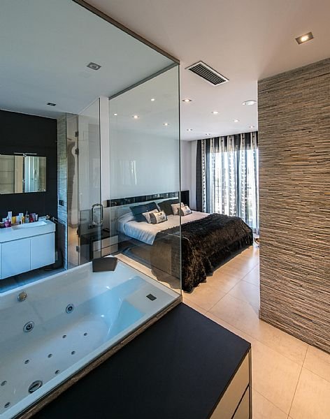  Diese exklusive Villa befindet sich in der malerischen Stadt Calpe und bietet ein unvergleichliches Wohnerlebnis. Entworfen für diejenigen, die ein Z