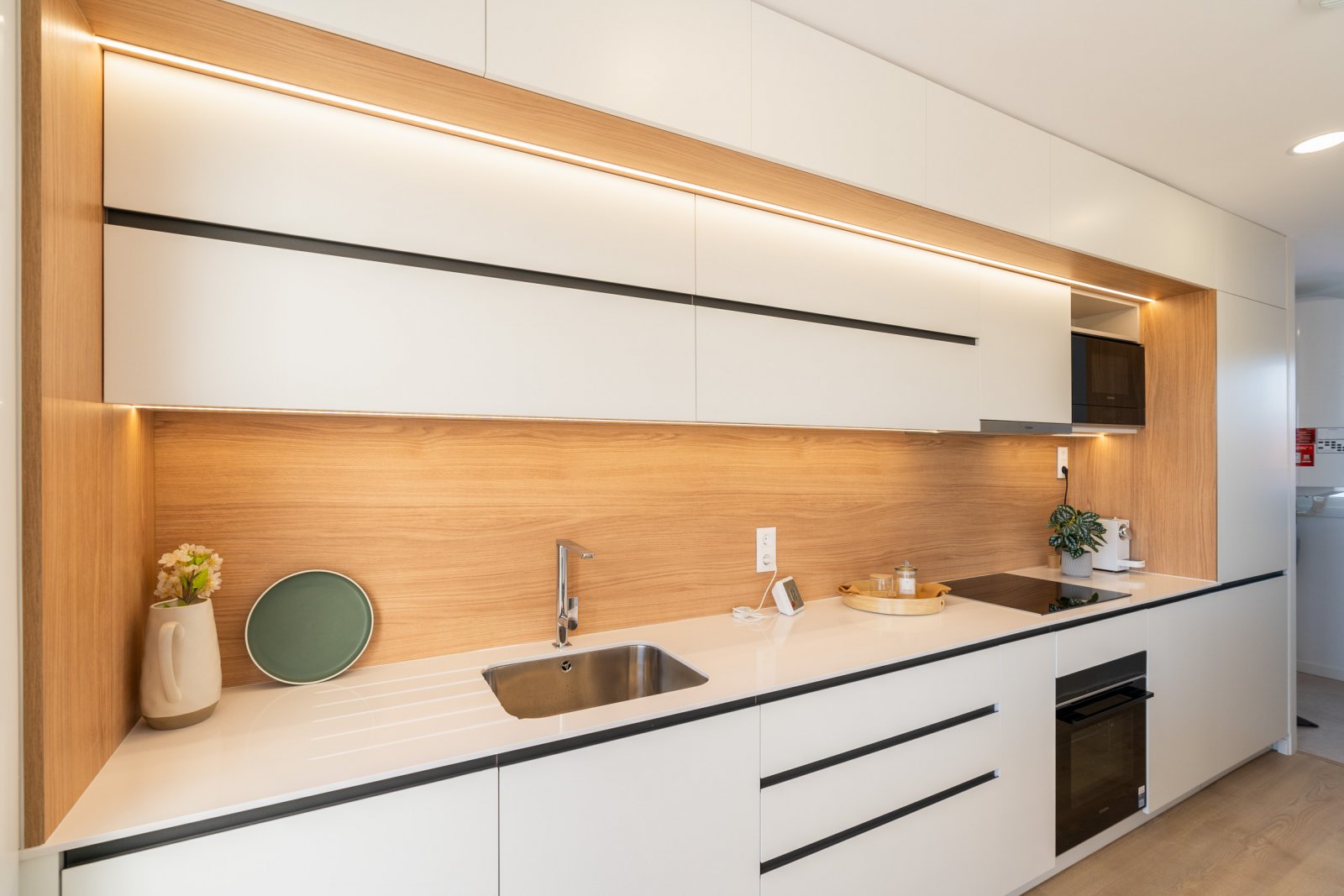  In der charmanten Stadt La Nucia gelegen, bietet diese exklusive Sammlung von 28 Immobilien eine einzigartige Wohnumgebung mit Meerblick. Das Angebot