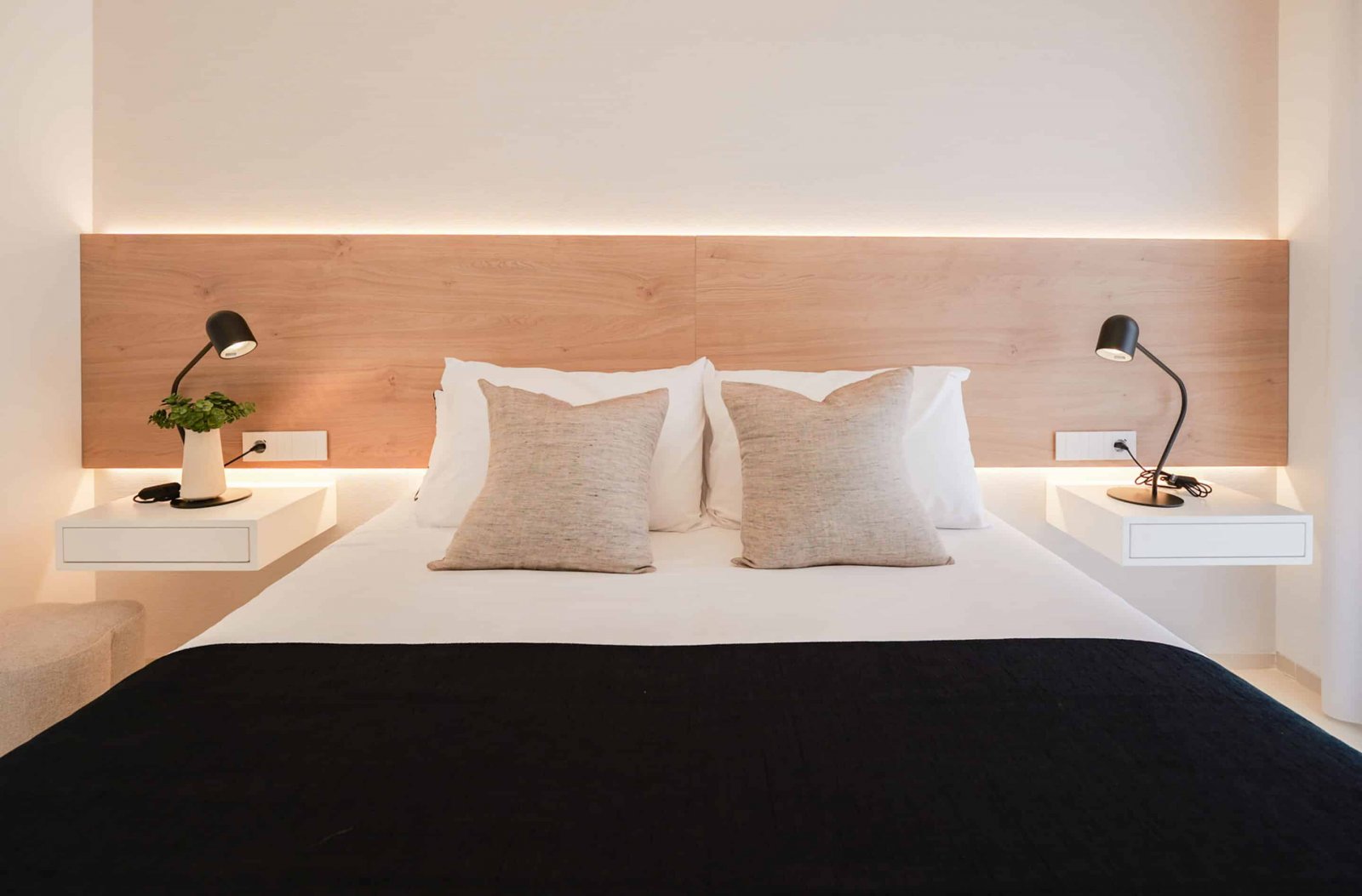  Diese exklusive Sammlung von drei unabhängigen Häusern befindet sich in der charmanten Ciudad Quesada und bietet eine ideale Umgebung für diejenigen,