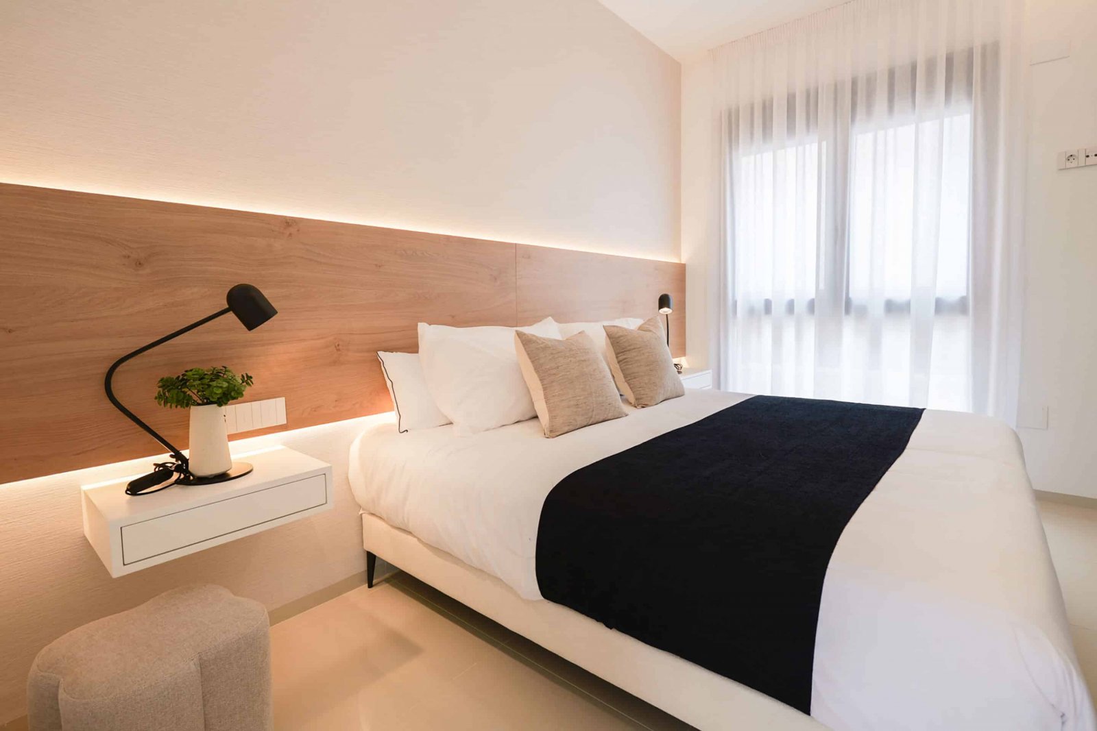  Diese exklusive Sammlung von drei unabhängigen Häusern befindet sich in der charmanten Ciudad Quesada und bietet eine ideale Umgebung für diejenigen,