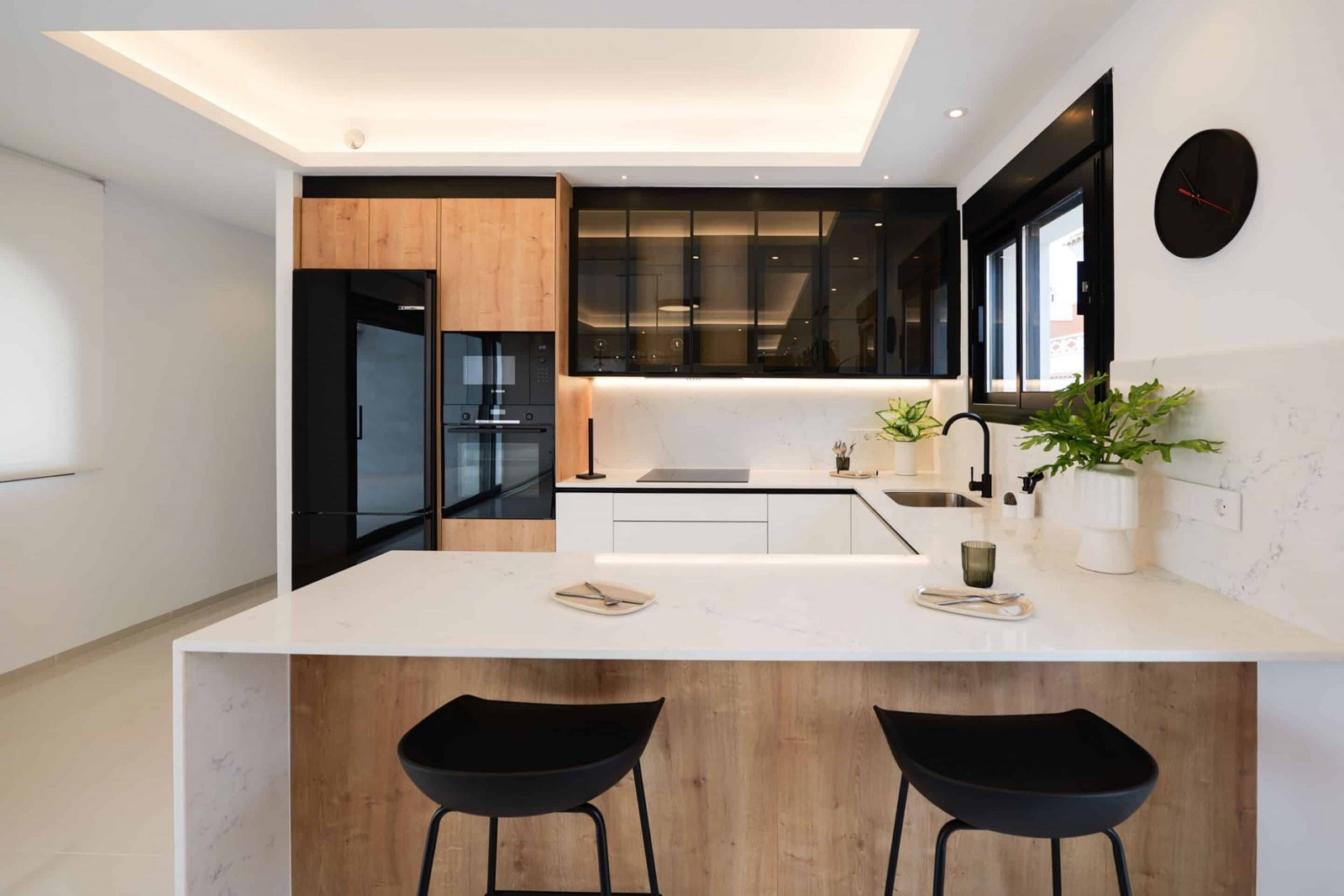  Diese exklusive Sammlung von drei unabhängigen Häusern befindet sich in der charmanten Ciudad Quesada und bietet eine ideale Umgebung für diejenigen,