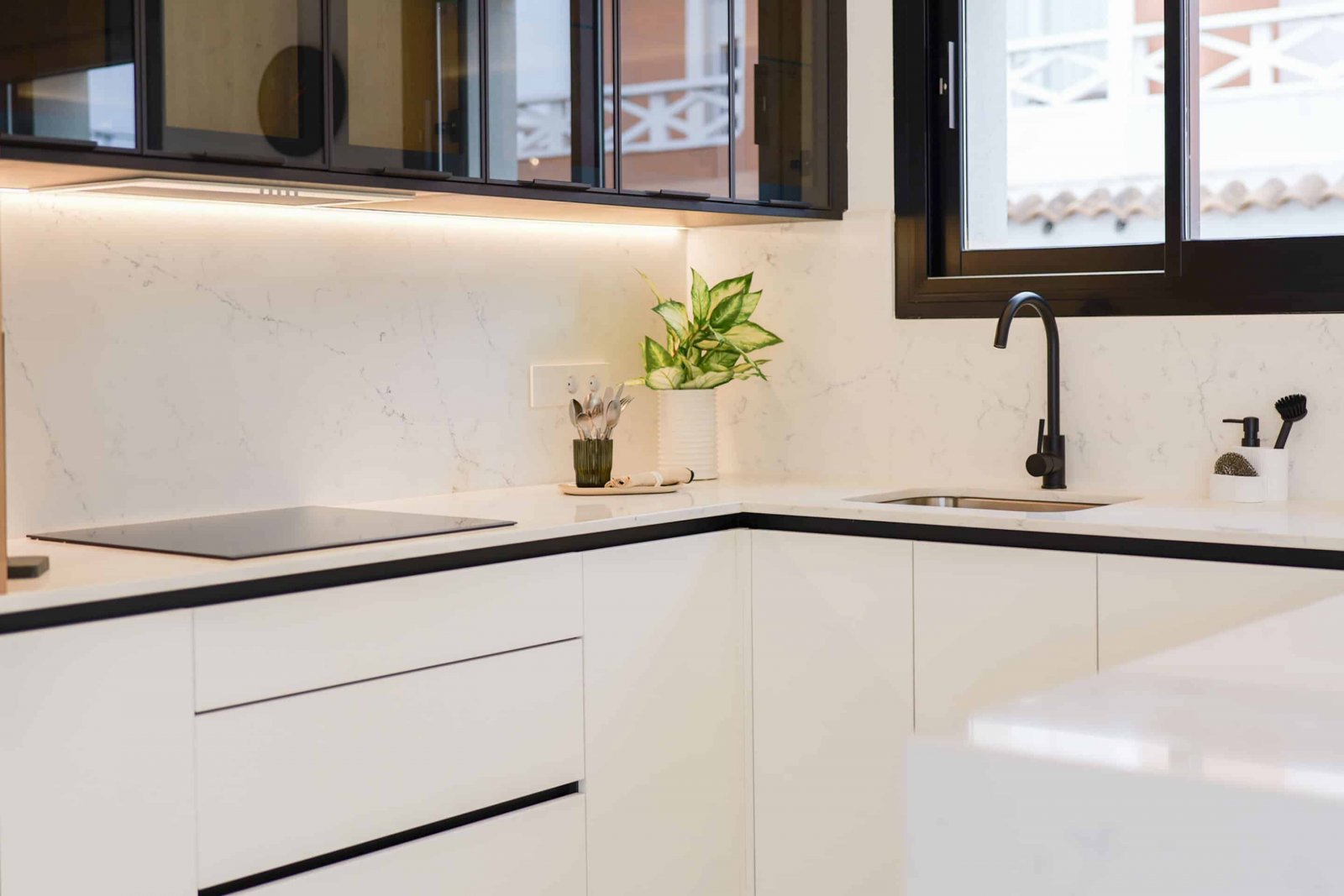  Diese exklusive Sammlung von drei unabhängigen Häusern befindet sich in der charmanten Ciudad Quesada und bietet eine ideale Umgebung für diejenigen,