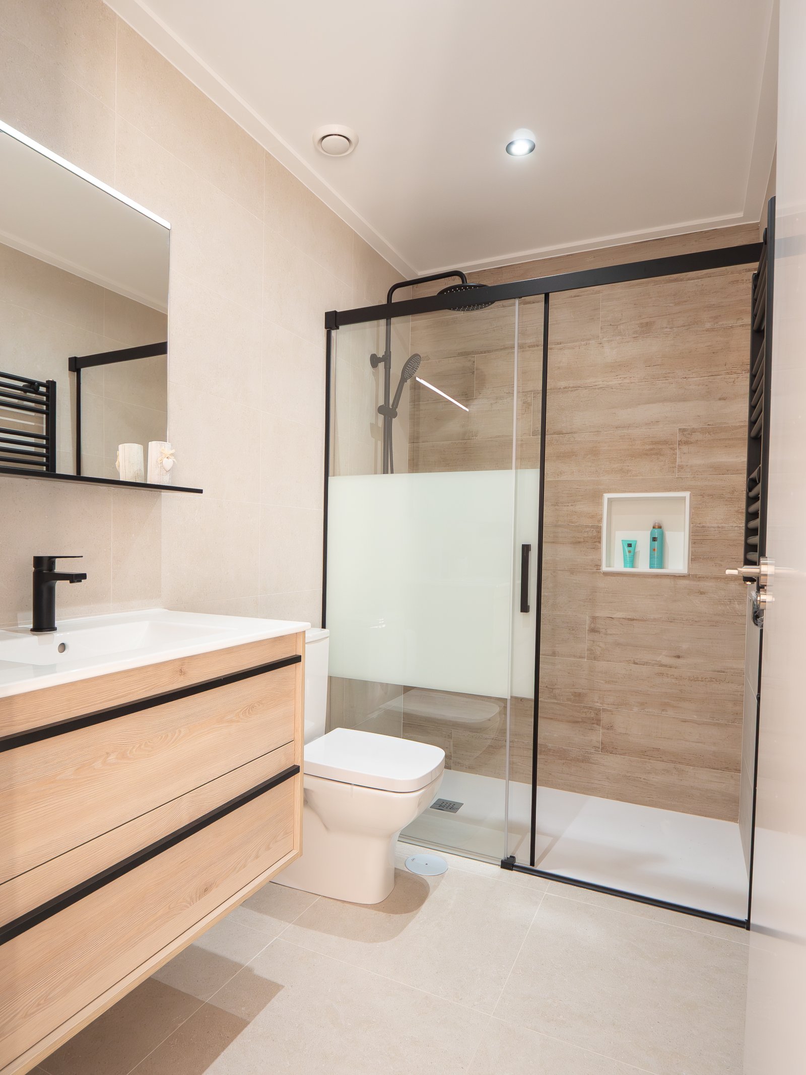  In der charmanten Ortschaft San Fulgencio gelegen, bietet dieser Wohnkomplex 15 freistehende Häuser, die für diejenigen entworfen wurden, die ein Zuh