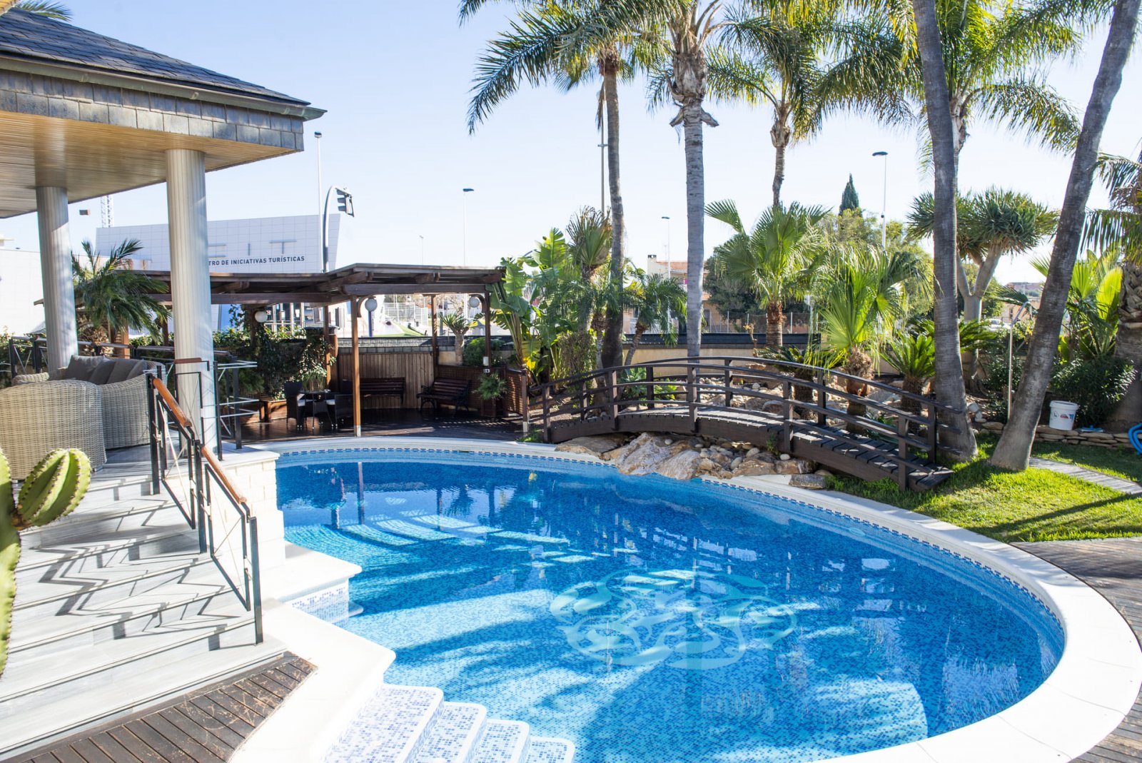 San Pedro del Pinatar:  Diese Villa befindet sich in der charmanten Gemeinde San Pedro del Pinatar und bietet ein einzigartiges Wohnerlebnis mit Meerblick. Die Immobilie lie 