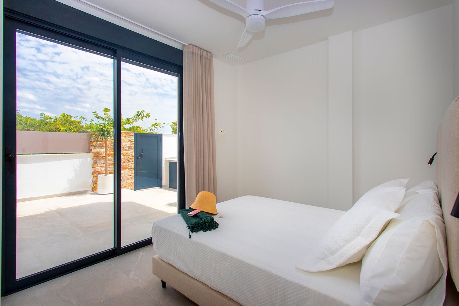 Gelegen im charmanten Ort Sucina, bietet diese exklusive Sammlung von 6 Reihenhäusern eine einzigartige Gelegenheit, eine ruhige und gut angebundene