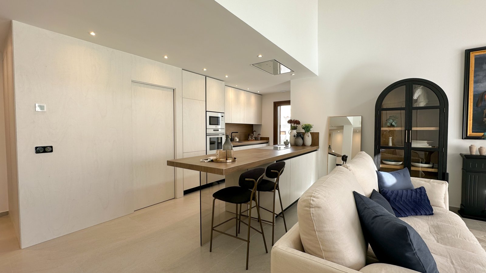  Gelegen in der charmanten Ortschaft Algorfa, bietet diese exklusive Sammlung von 2 Immobilien eine Vielzahl von Typologien, um unterschiedlichen Bedü