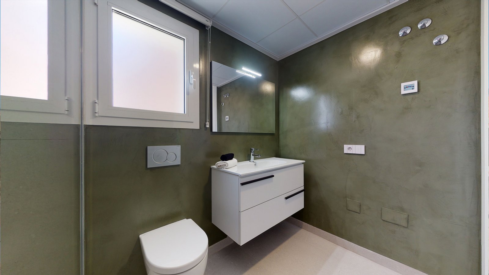  In der charmanten Stadt Mutxamel gelegen, bietet diese Wohnanlage 33 unabhängige Häuser, die für diejenigen entworfen wurden, die einen exklusiven Le