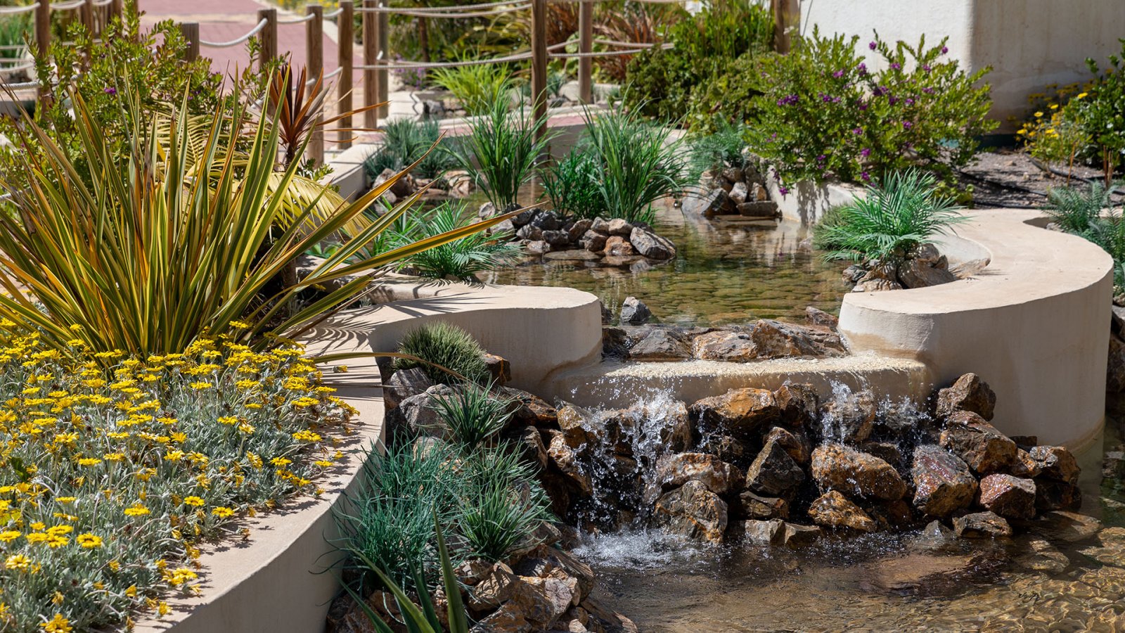  In der charmanten Ortschaft Pozo del Esparto gelegen, bietet dieses exklusive Wohnensemble eine Auswahl an Bungalows, die für den Genuss der Küstenum