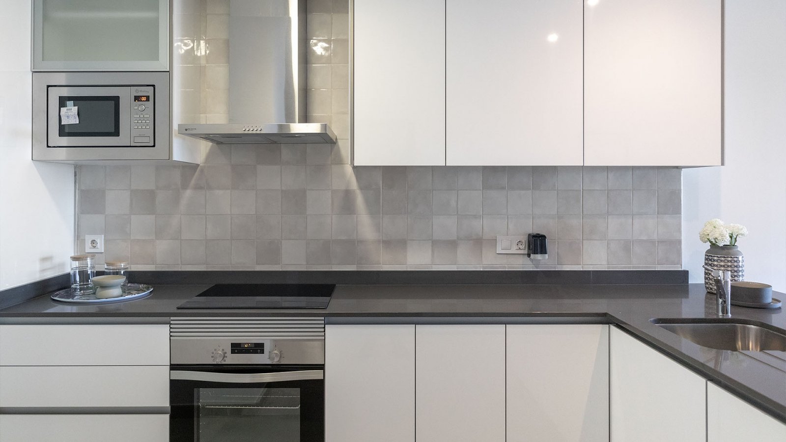  In der charmanten Ortschaft Pozo del Esparto gelegen, bietet dieses exklusive Wohnensemble eine Auswahl an Bungalows, die für den Genuss der Küstenum