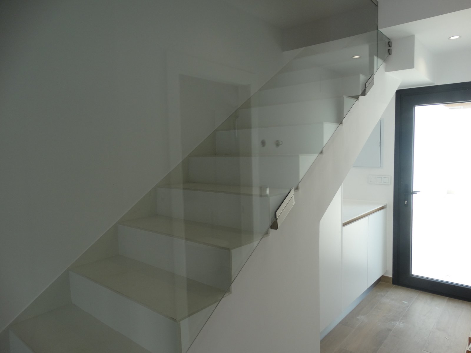 In der charmanten Stadt San Javier gelegen, bietet diese Wohnanlage eine exklusive Auswahl von 9 Reihenhäusern. Diese Häuser sind für diejenigen konz