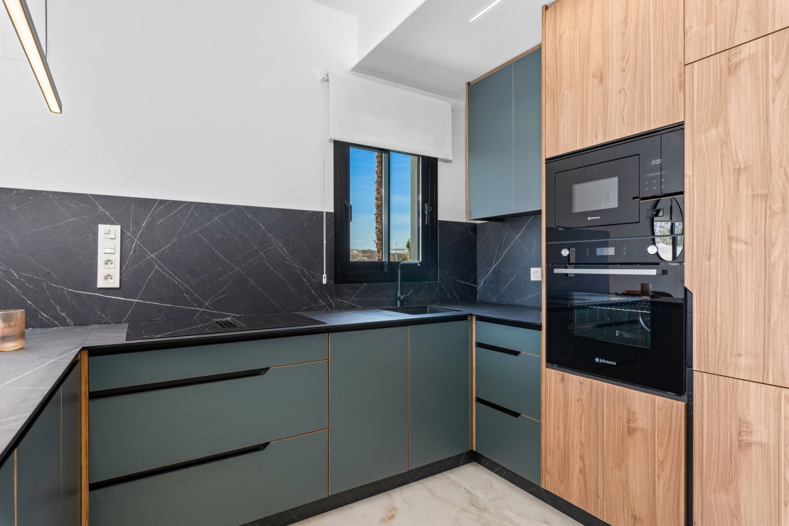  In der charmanten Ortschaft Algorfa gelegen, bietet diese exklusive Sammlung von 44 freistehenden Häusern eine privilegierte Umgebung für diejenigen,