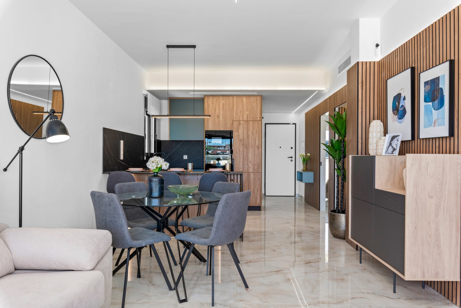  In der charmanten Ortschaft Algorfa gelegen, bietet diese exklusive Sammlung von 44 freistehenden Häusern eine privilegierte Umgebung für diejenigen,