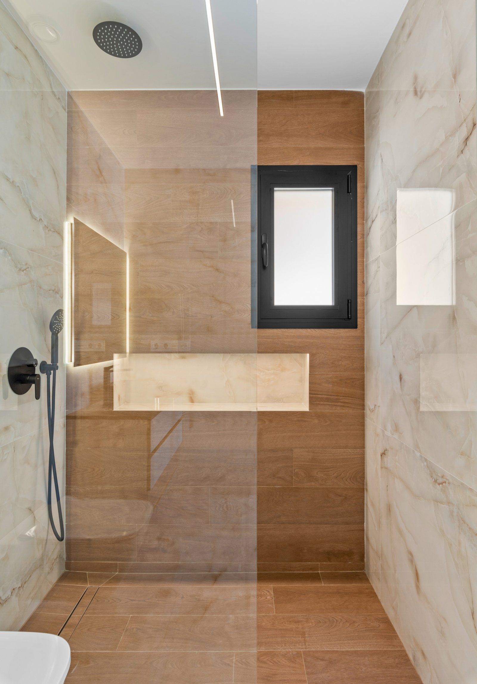  In der charmanten Ortschaft Algorfa gelegen, bietet diese exklusive Sammlung von 44 freistehenden Häusern eine privilegierte Umgebung für diejenigen,